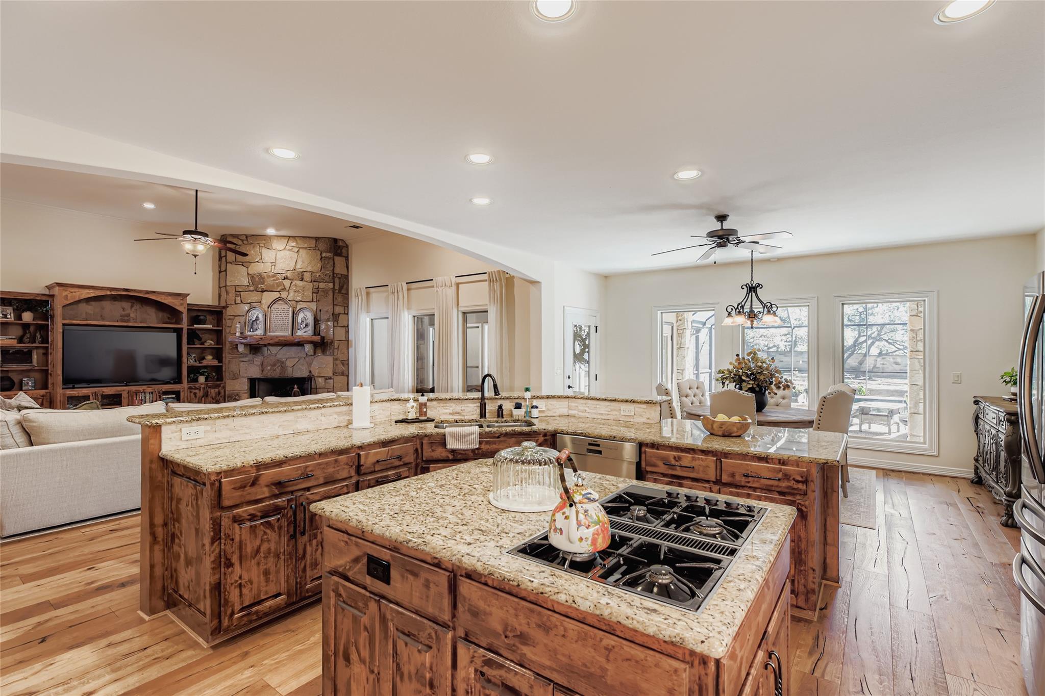 Image 12 of 40 For 9907 Kopplin Rd