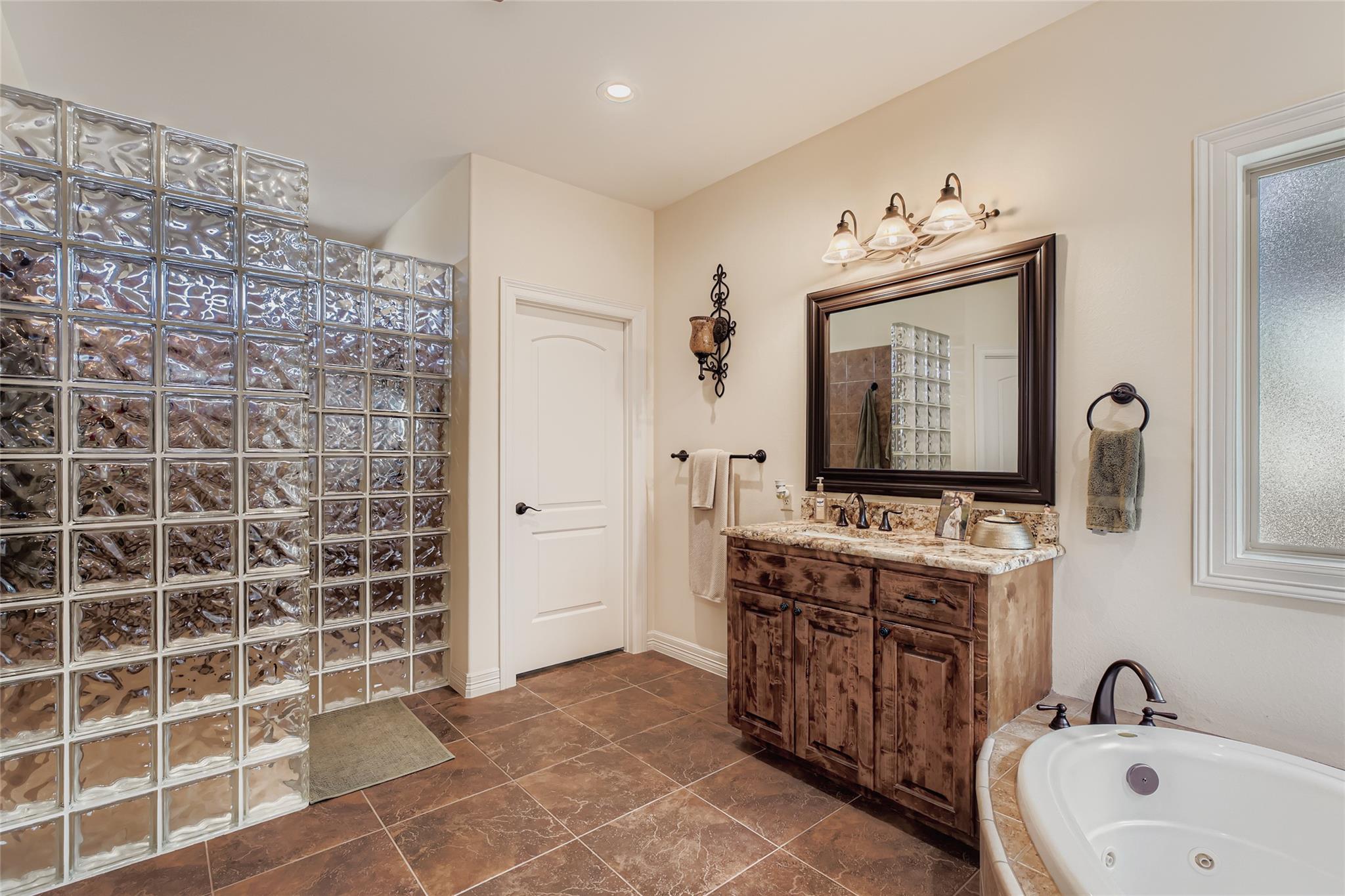 Image 20 of 40 For 9907 Kopplin Rd