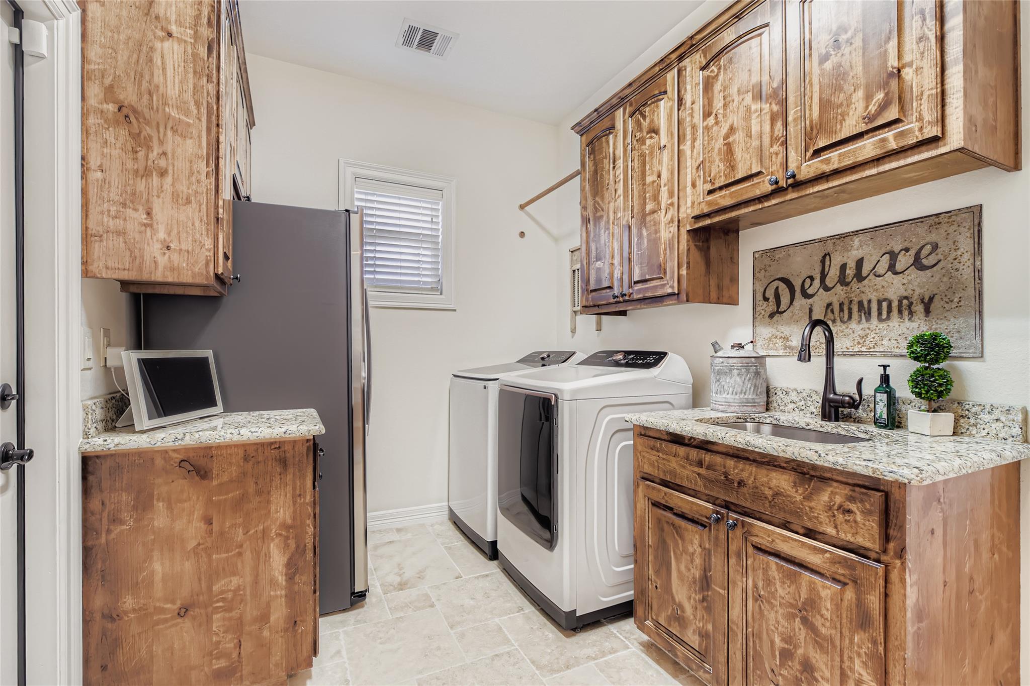 Image 28 of 40 For 9907 Kopplin Rd