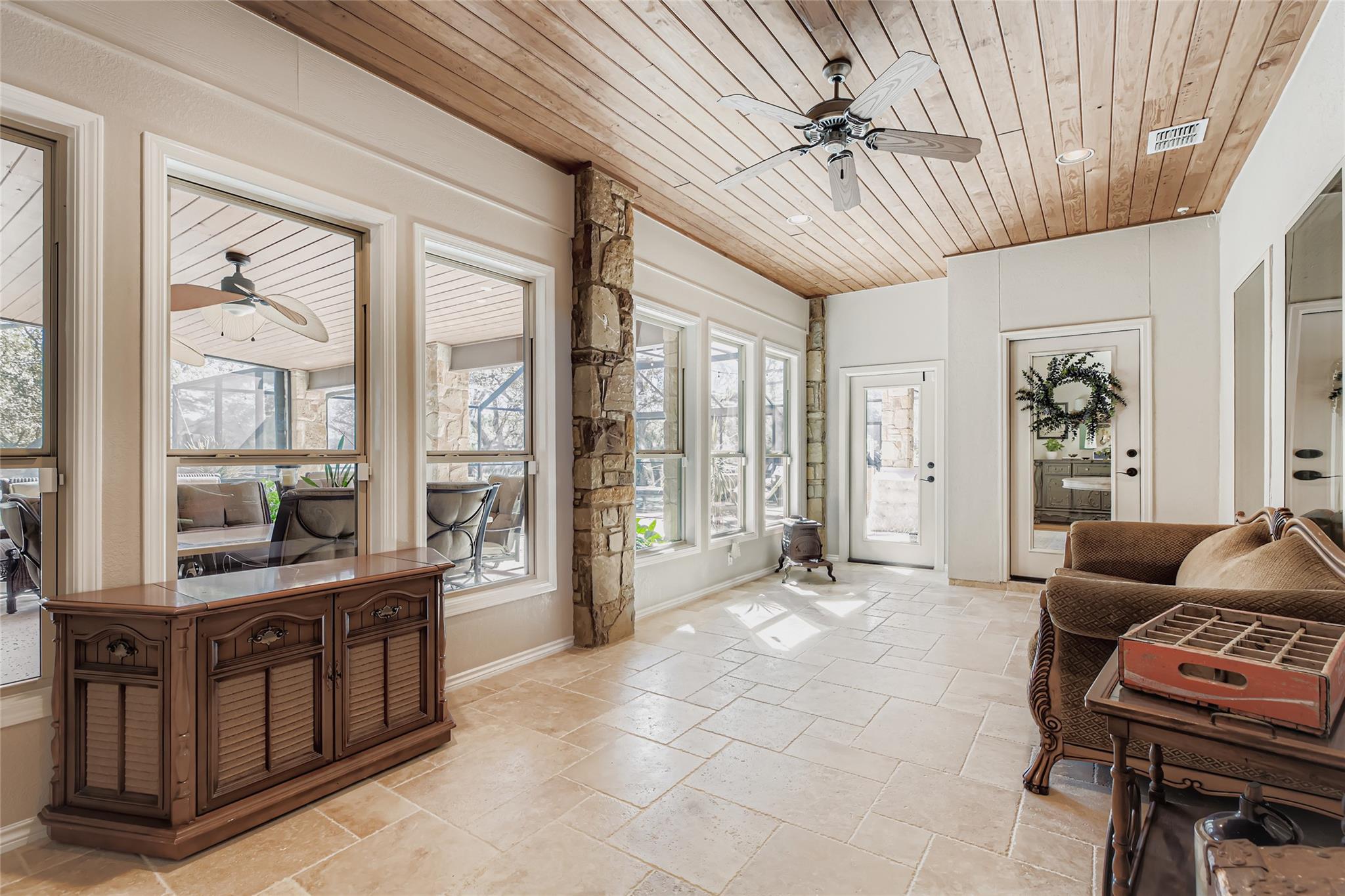 Image 29 of 40 For 9907 Kopplin Rd