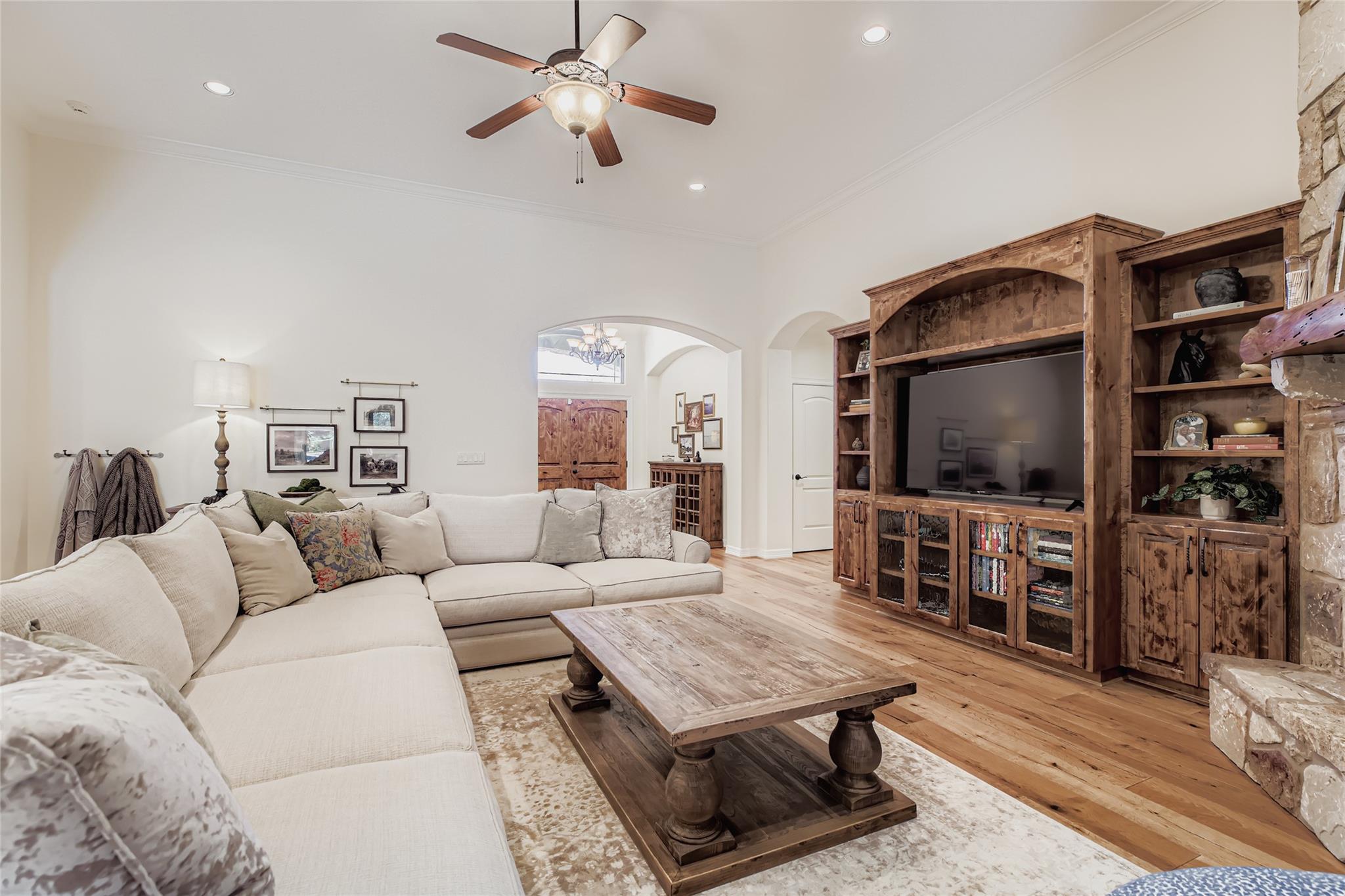 Image 7 of 40 For 9907 Kopplin Rd