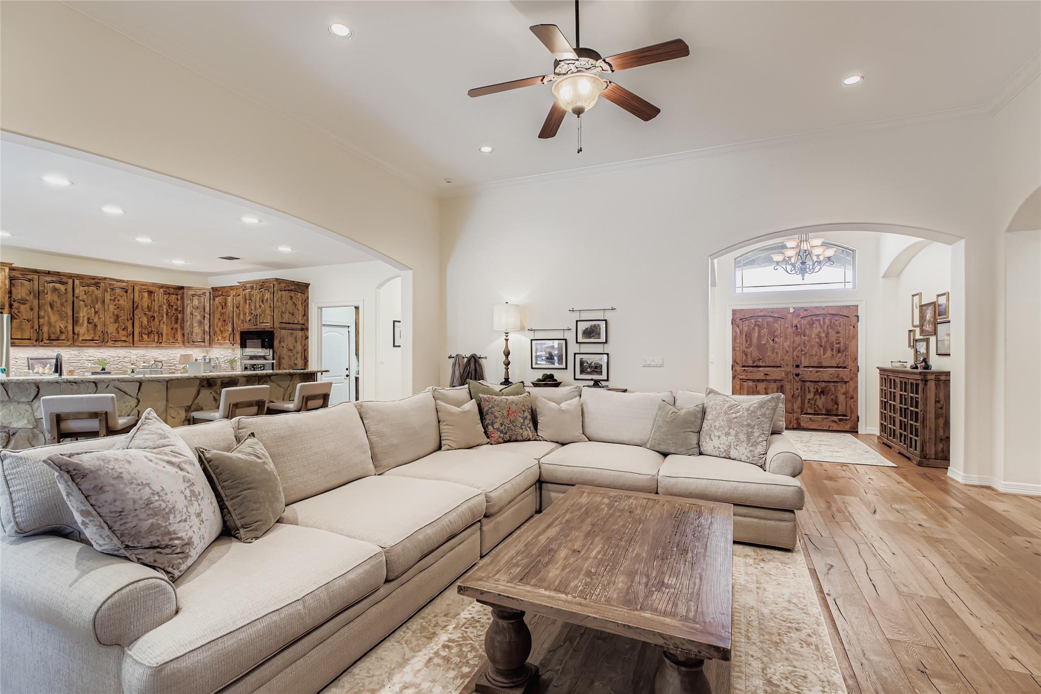 Image 8 of 40 For 9907 Kopplin Rd