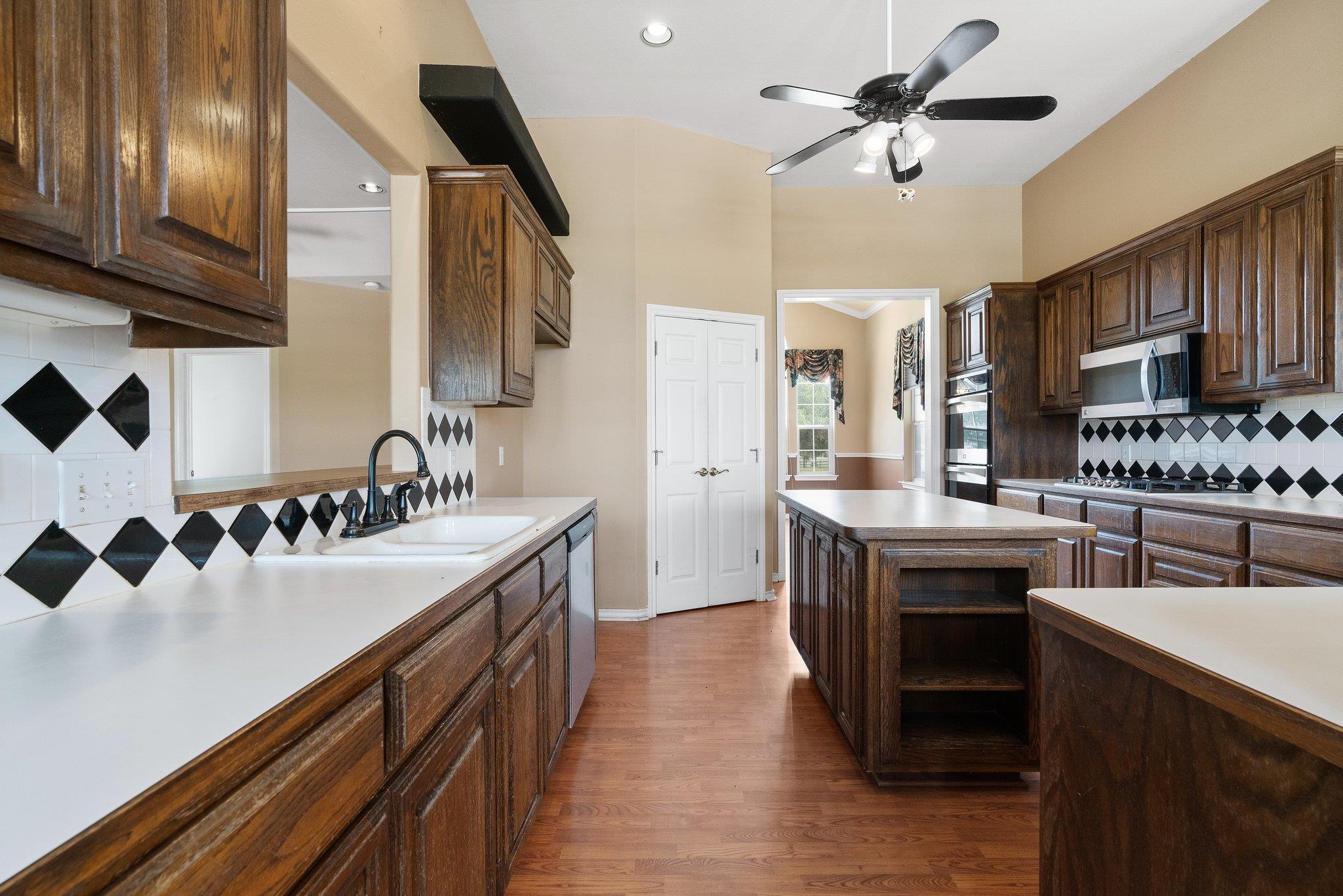 Image 11 of 29 For 400 Hyview Ln