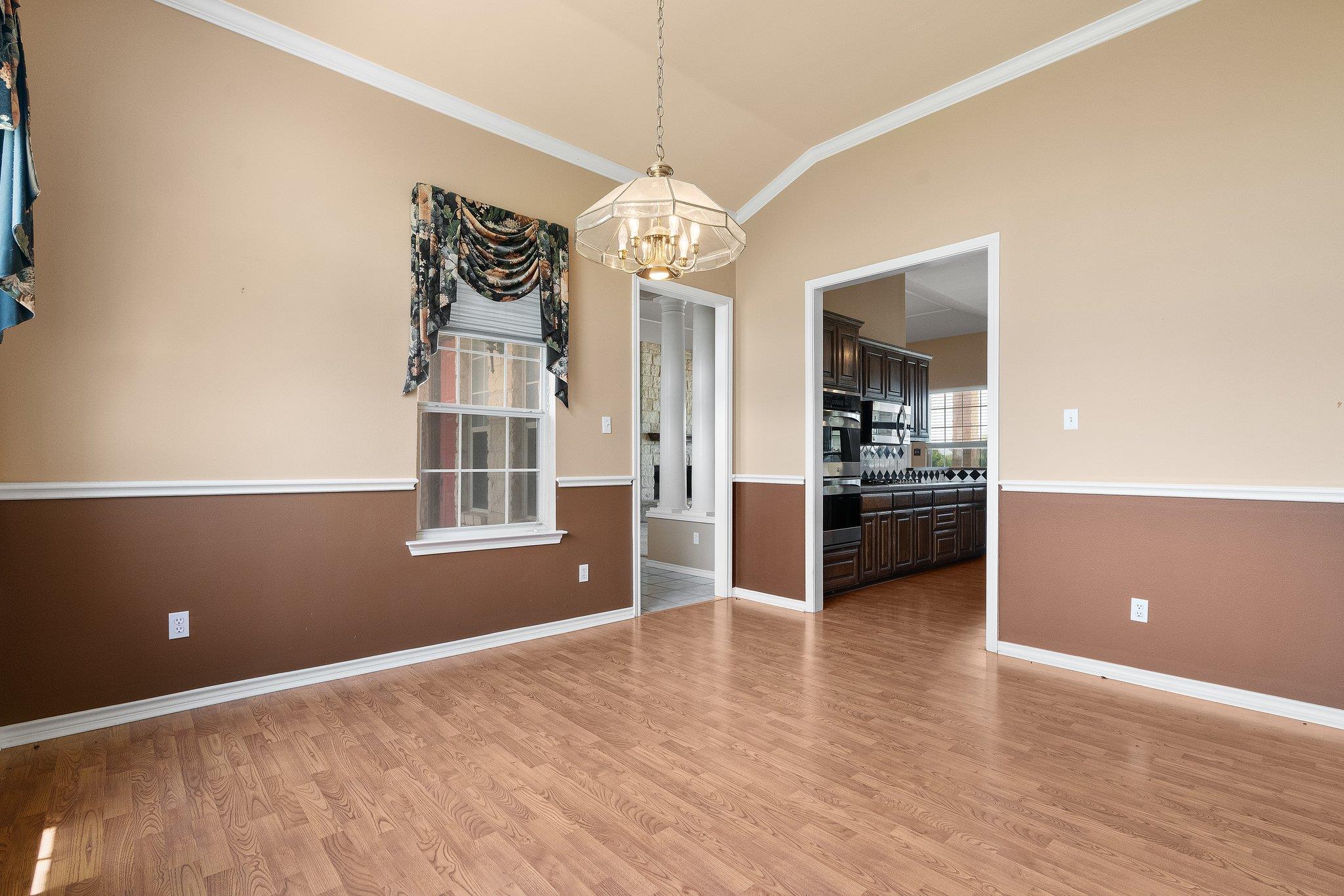 Image 12 of 29 For 400 Hyview Ln