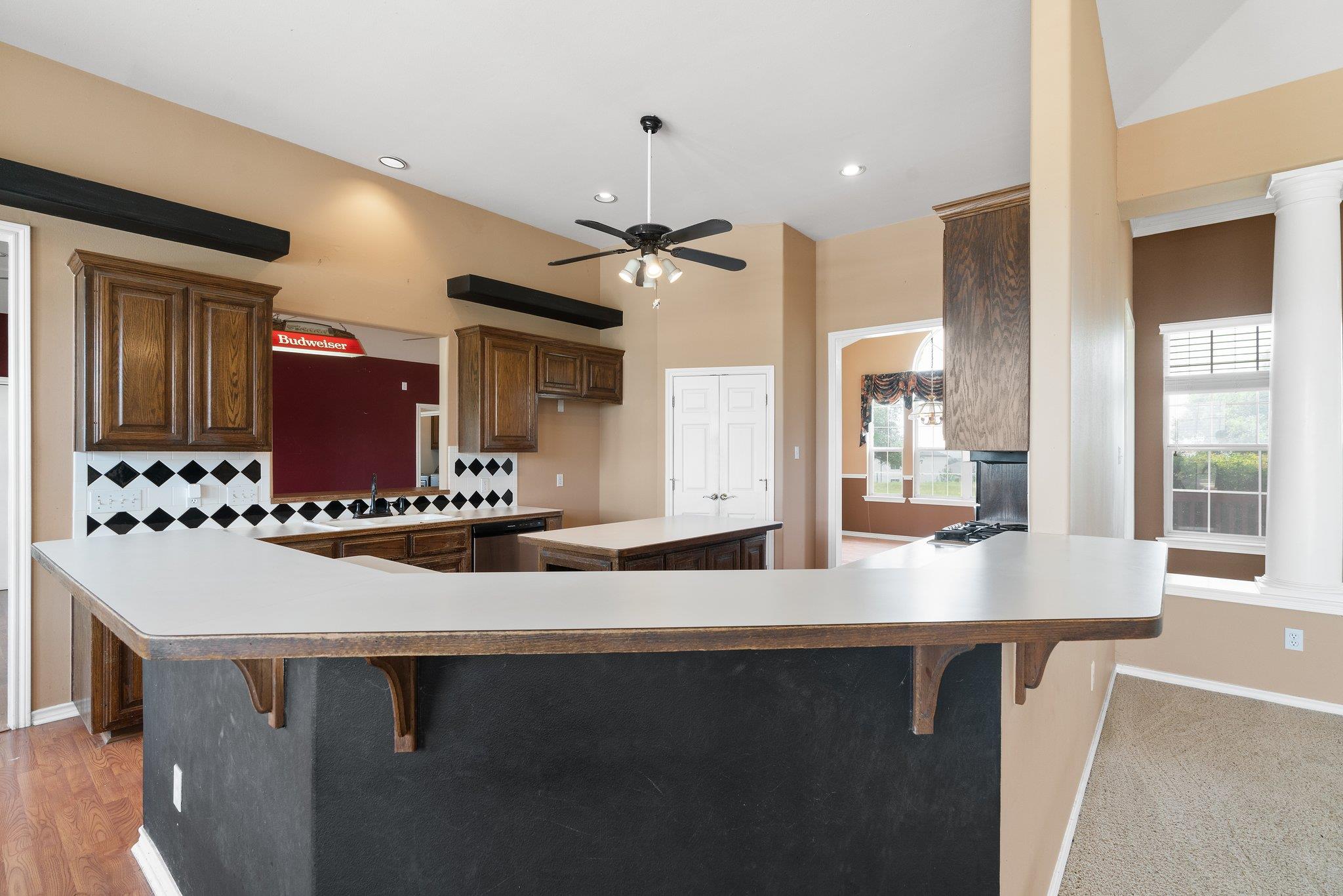 Image 13 of 29 For 400 Hyview Ln