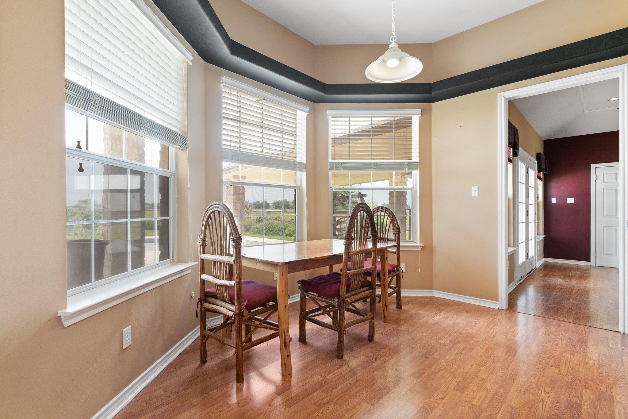 Image 14 of 29 For 400 Hyview Ln