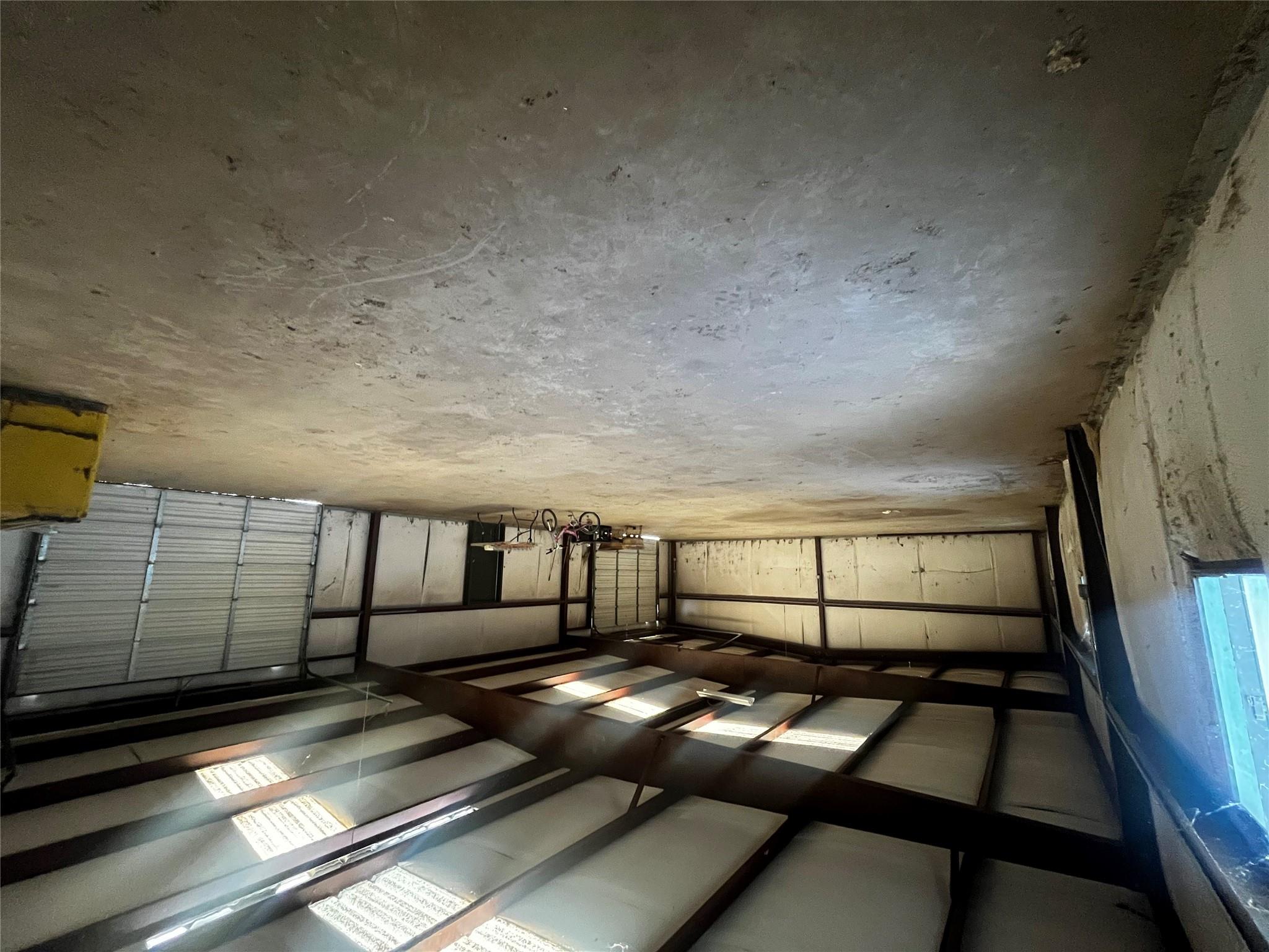 Image 29 of 29 For 400 Hyview Ln