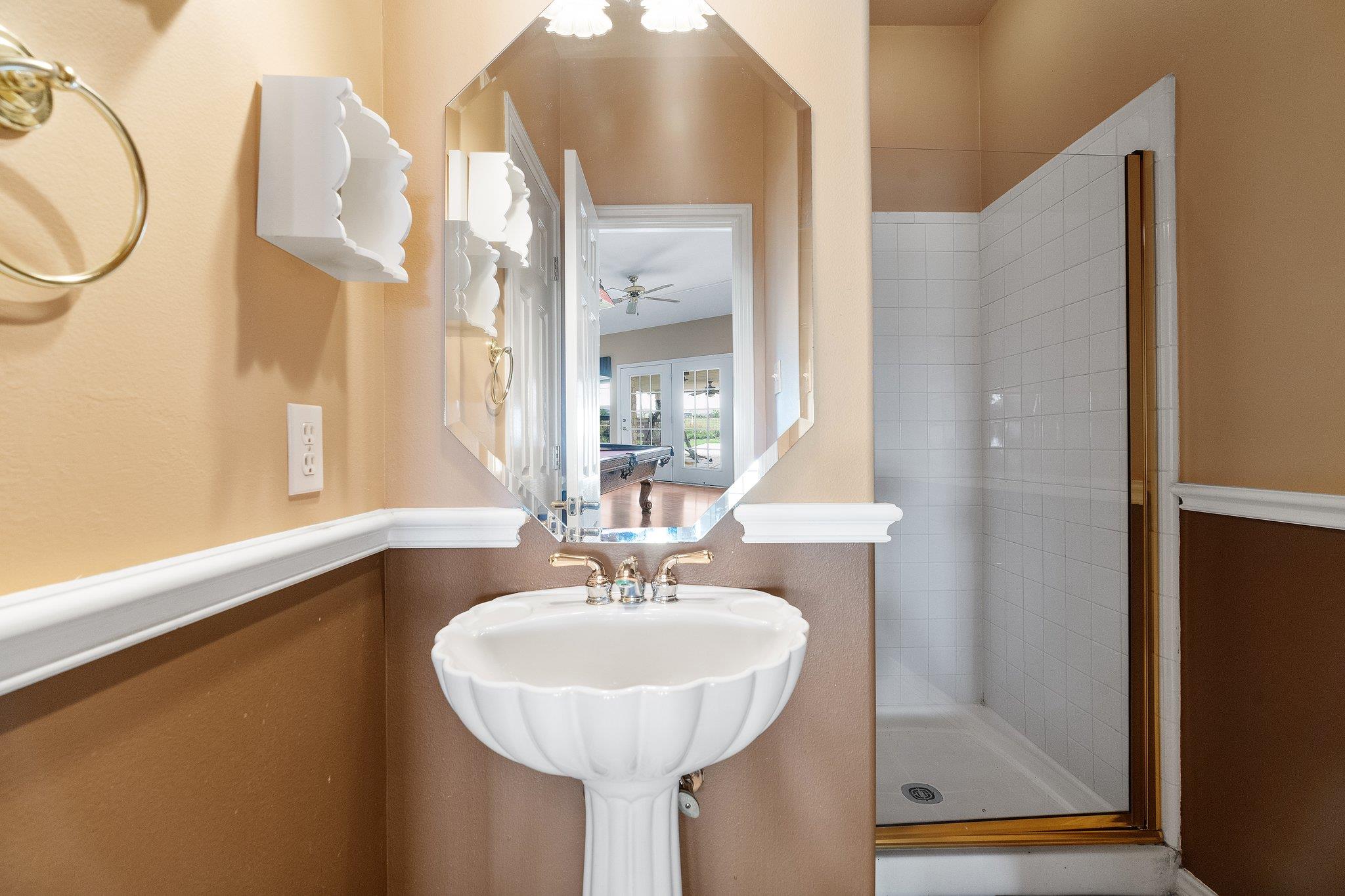 Image 7 of 29 For 400 Hyview Ln