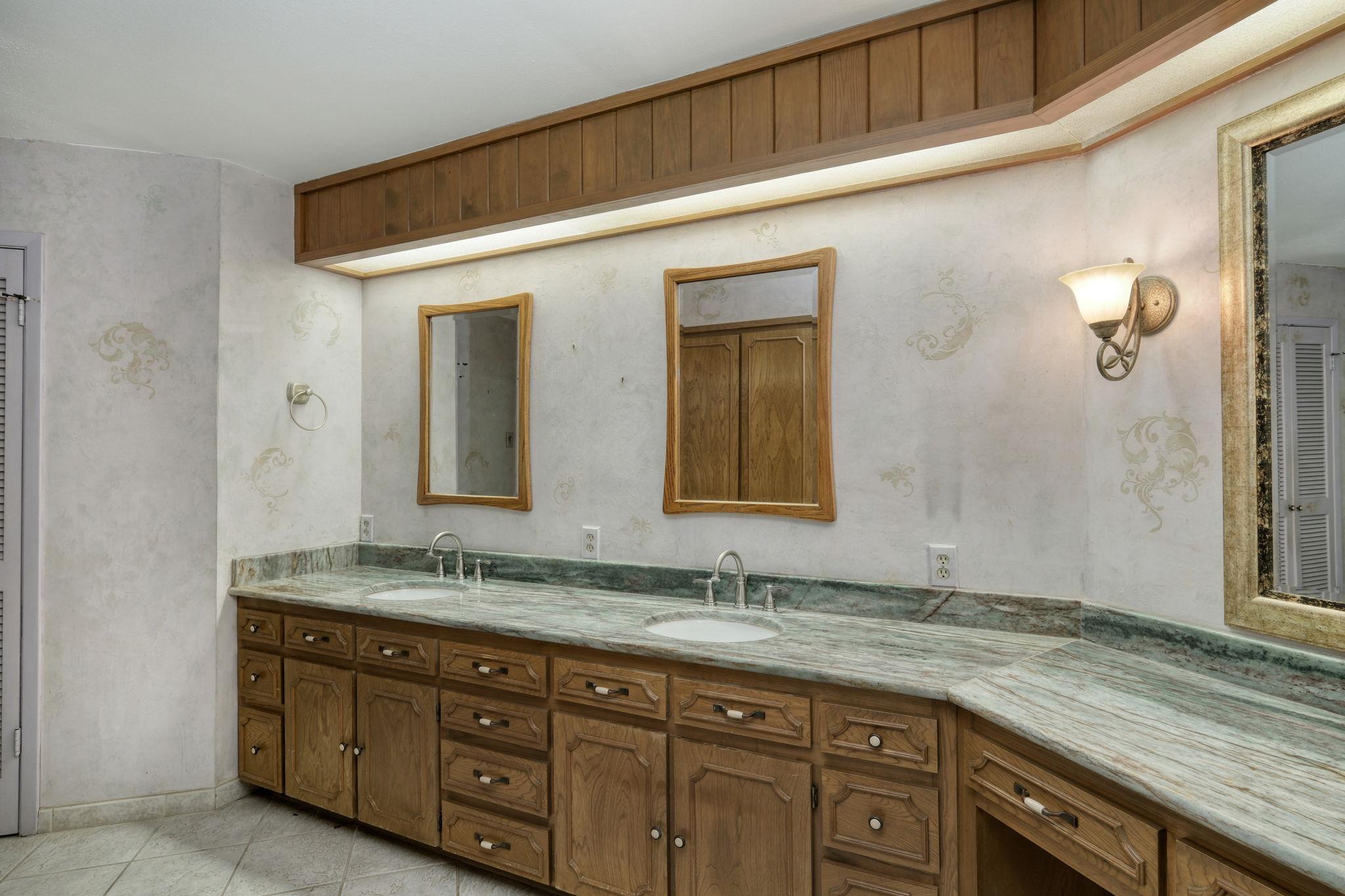 Image 11 of 38 For 700 Breakaway Rd