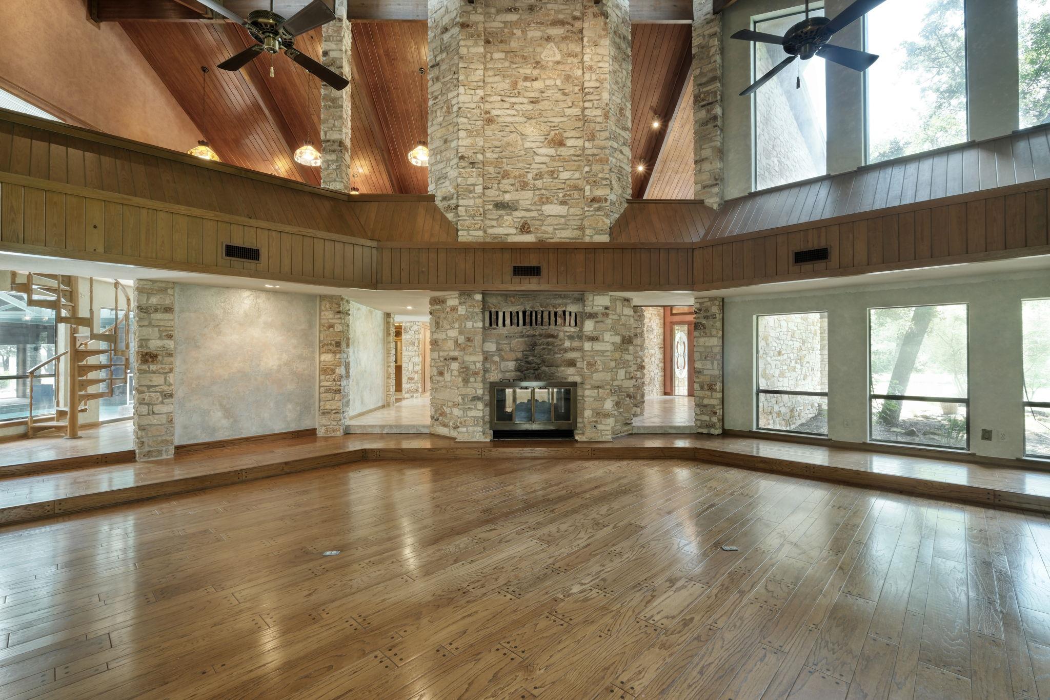 Image 5 of 38 For 700 Breakaway Rd