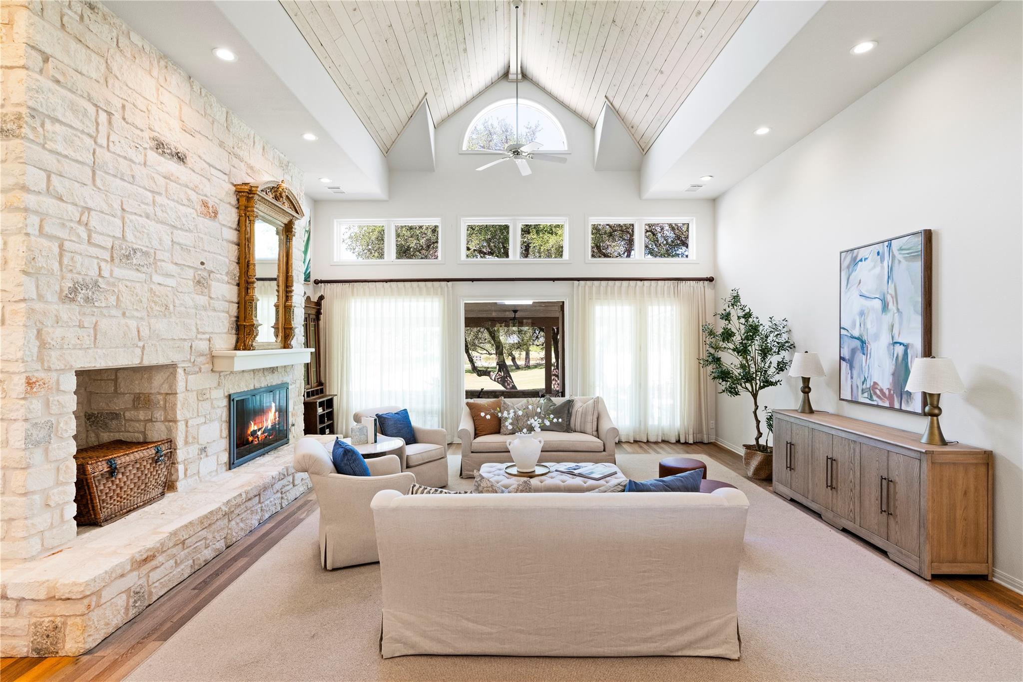 Image 4 of 40 For 2112 Lauren Dr