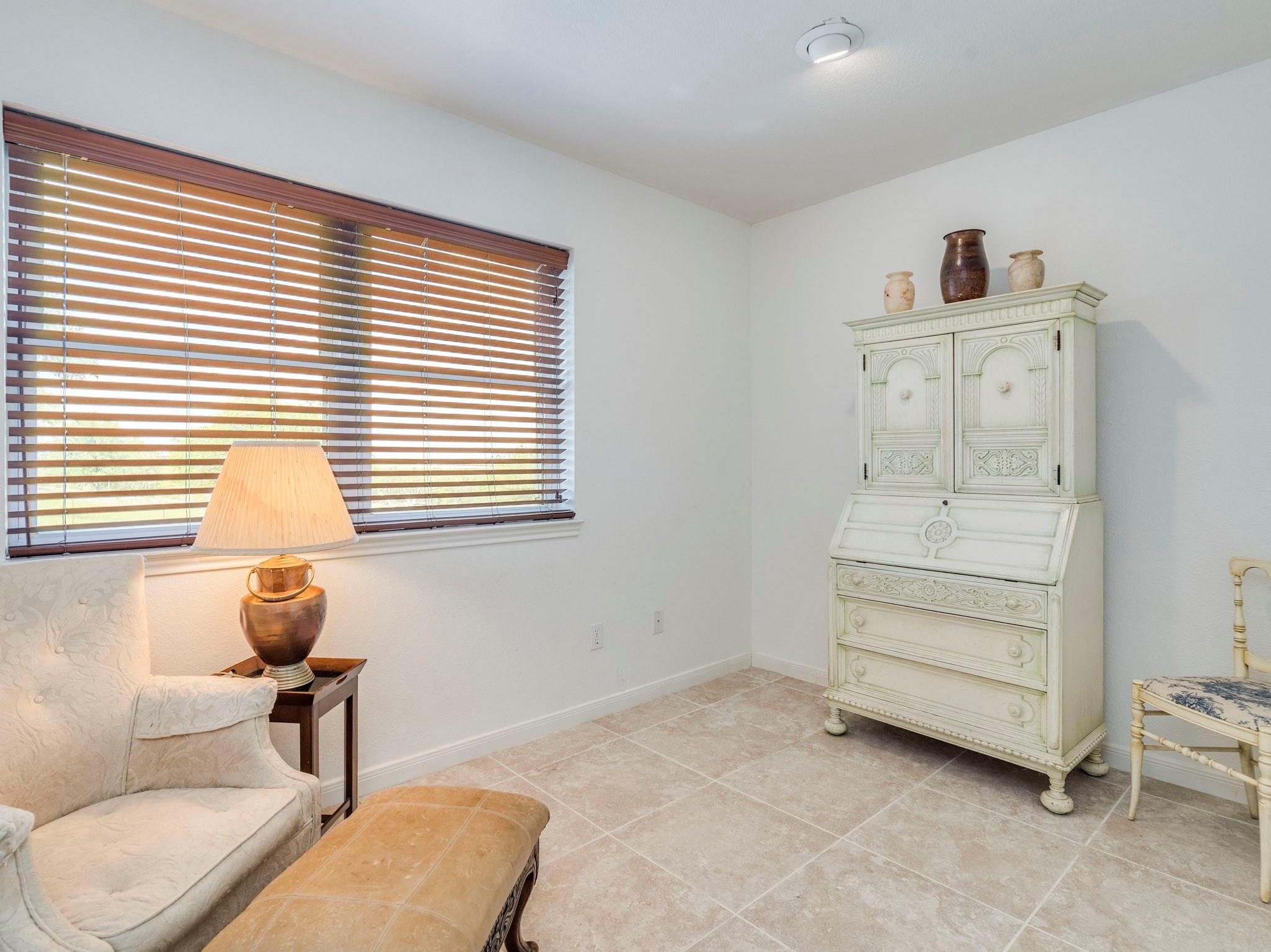 Image 15 of 40 For 182 Lantana Ln