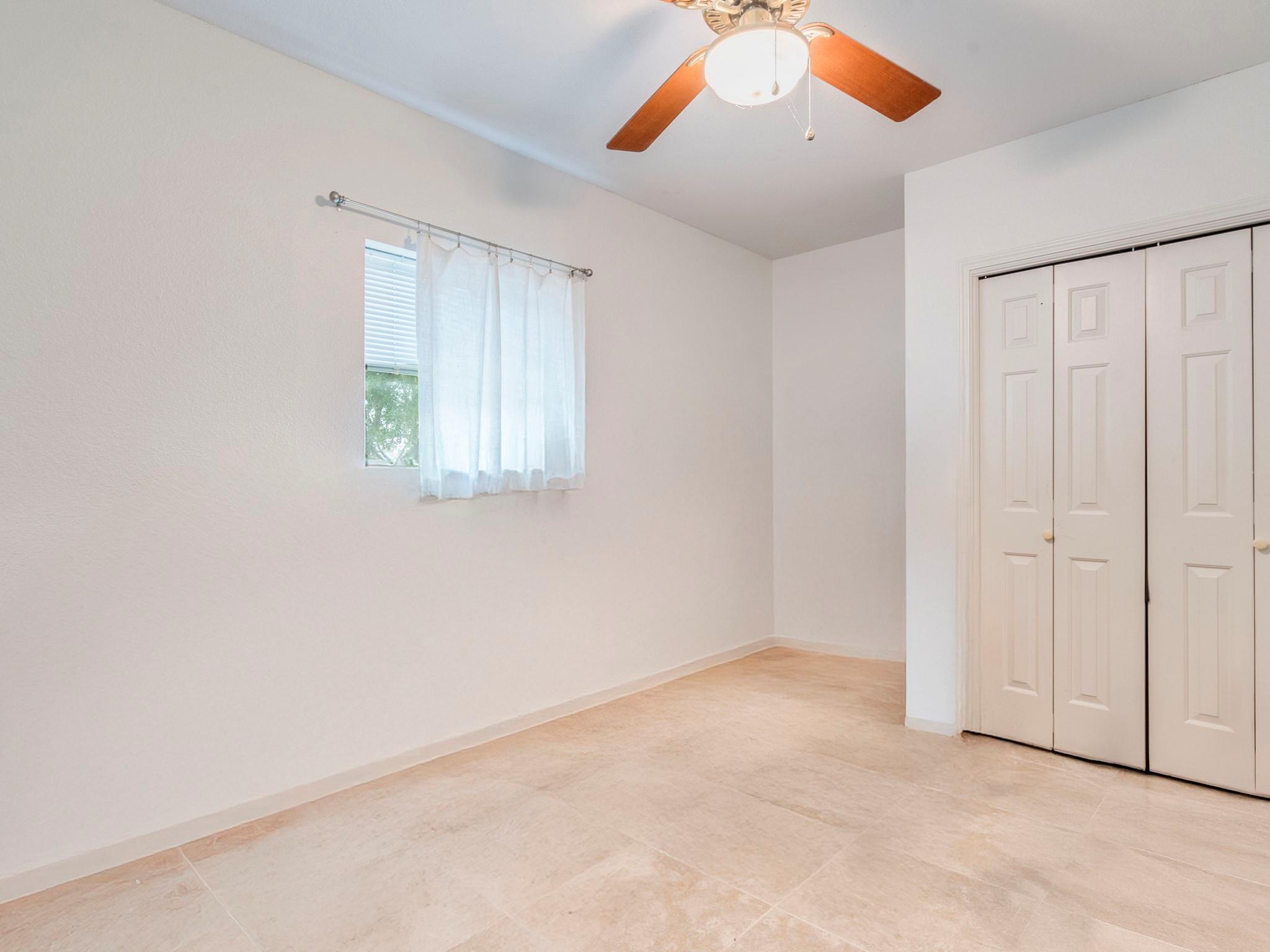 Image 20 of 40 For 182 Lantana Ln