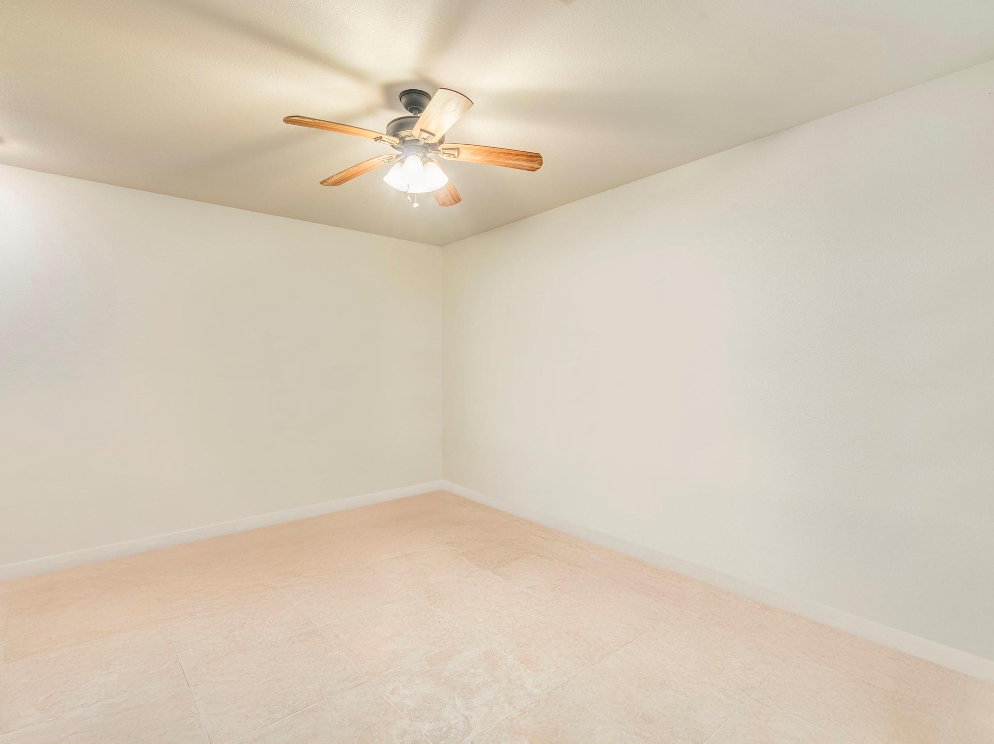 Image 21 of 40 For 182 Lantana Ln