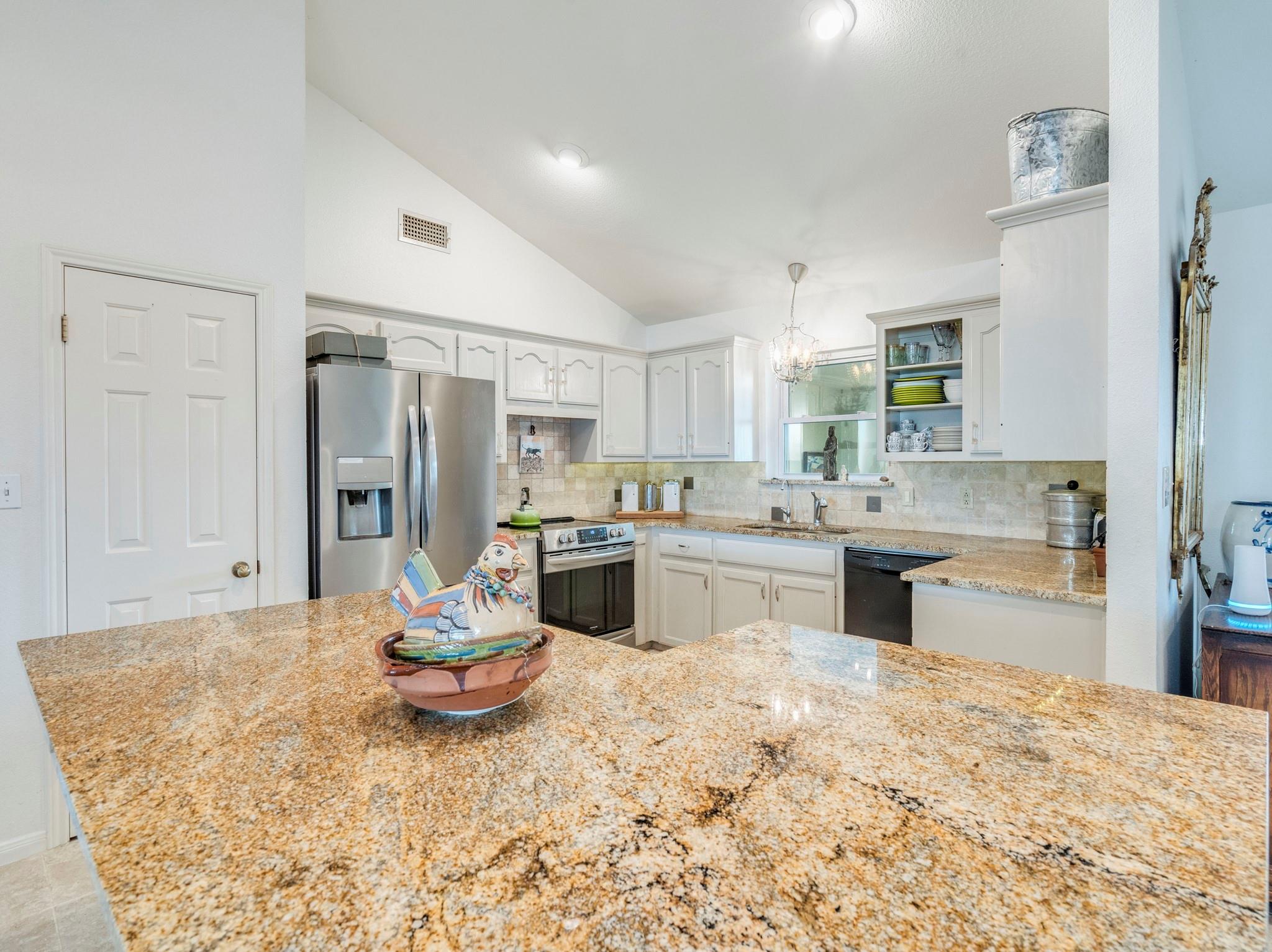 Image 6 of 40 For 182 Lantana Ln