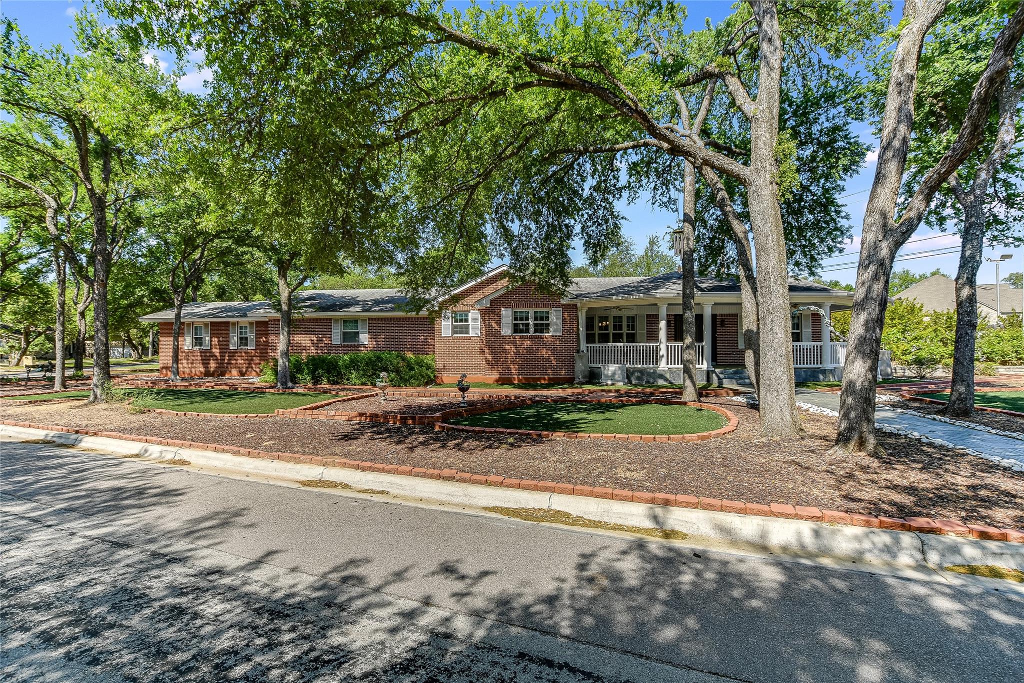 Details for 11906 Arch Hill Dr, Austin, TX 78750