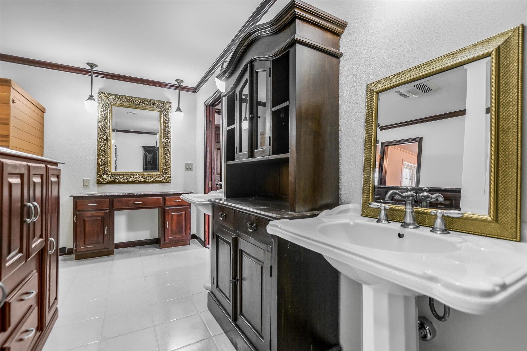 Image 19 of 35 For 11906 Arch Hill Dr