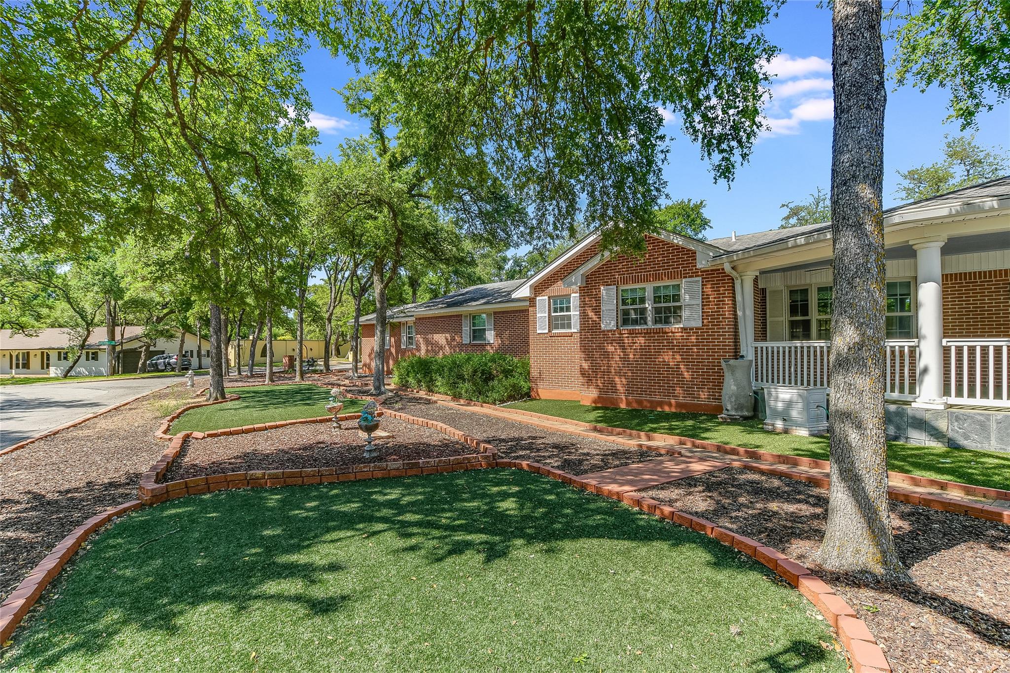 Image 2 of 35 For 11906 Arch Hill Dr