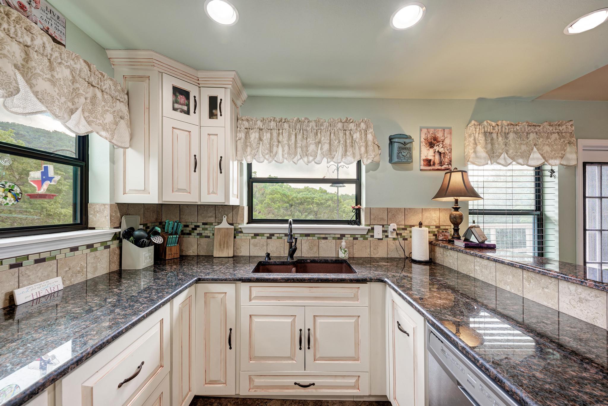 Image 16 of 40 For 5093 Chimney Rock