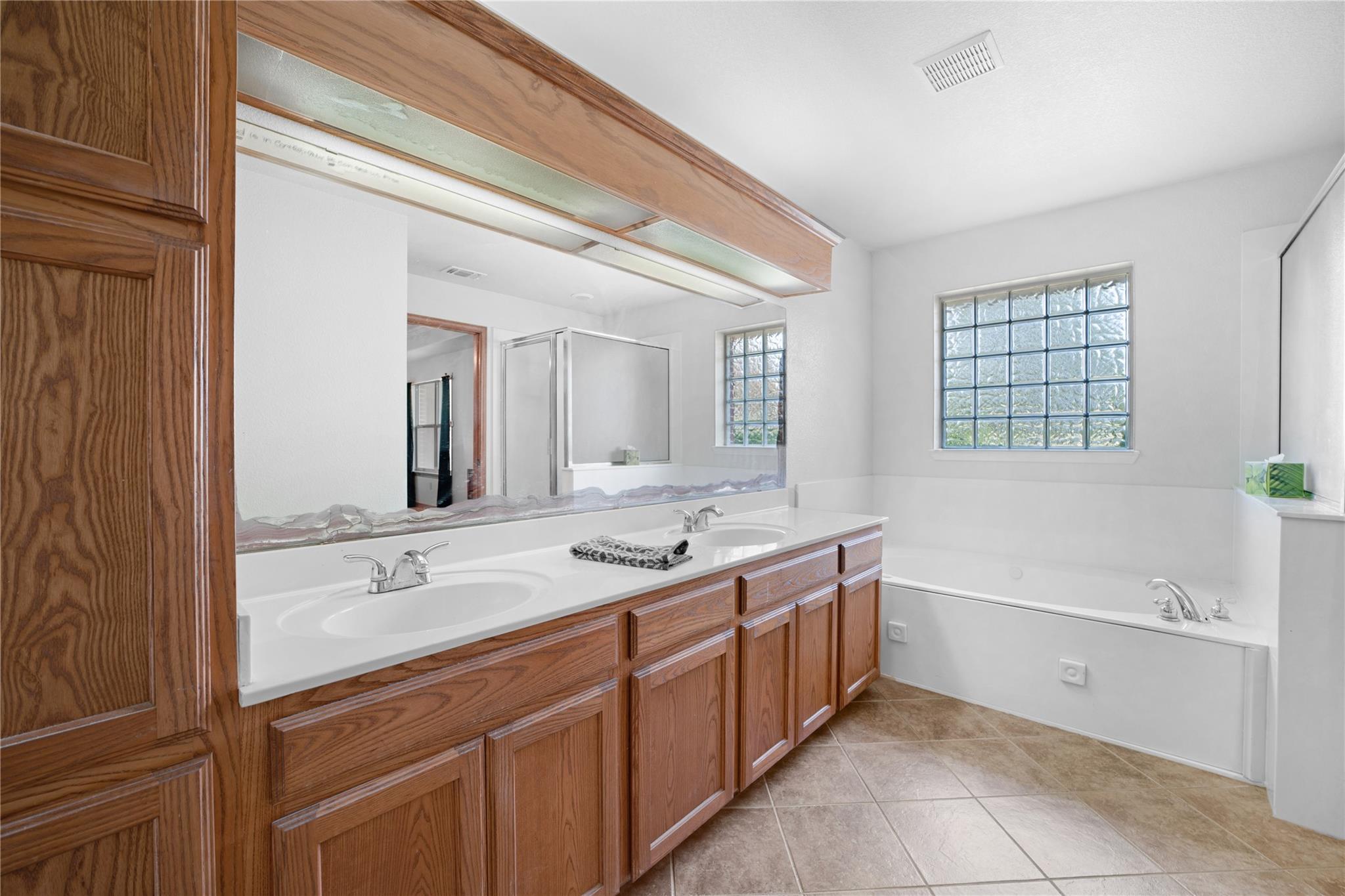 Image 13 of 37 For 14053 Huber Rd