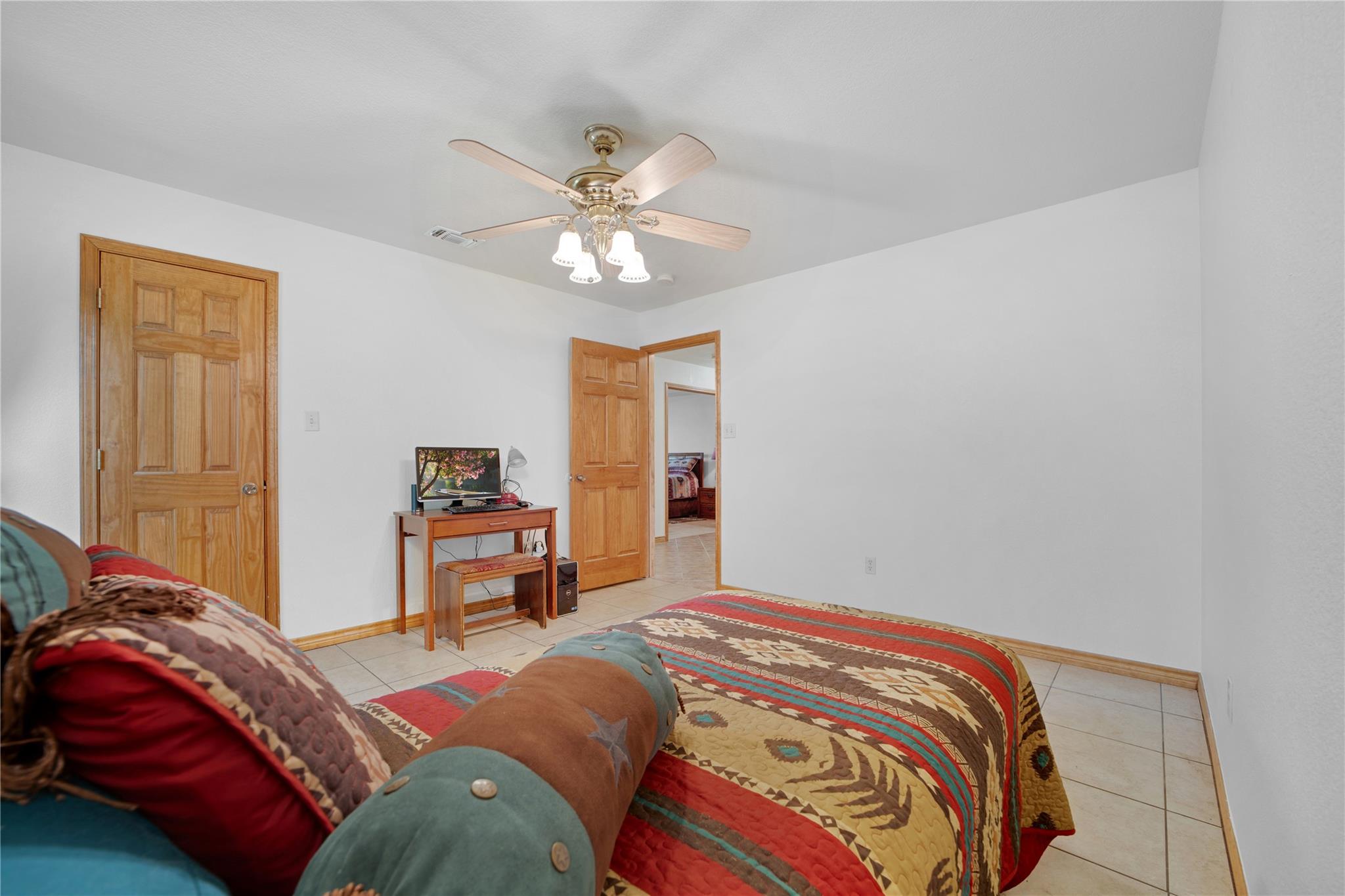 Image 16 of 37 For 14053 Huber Rd