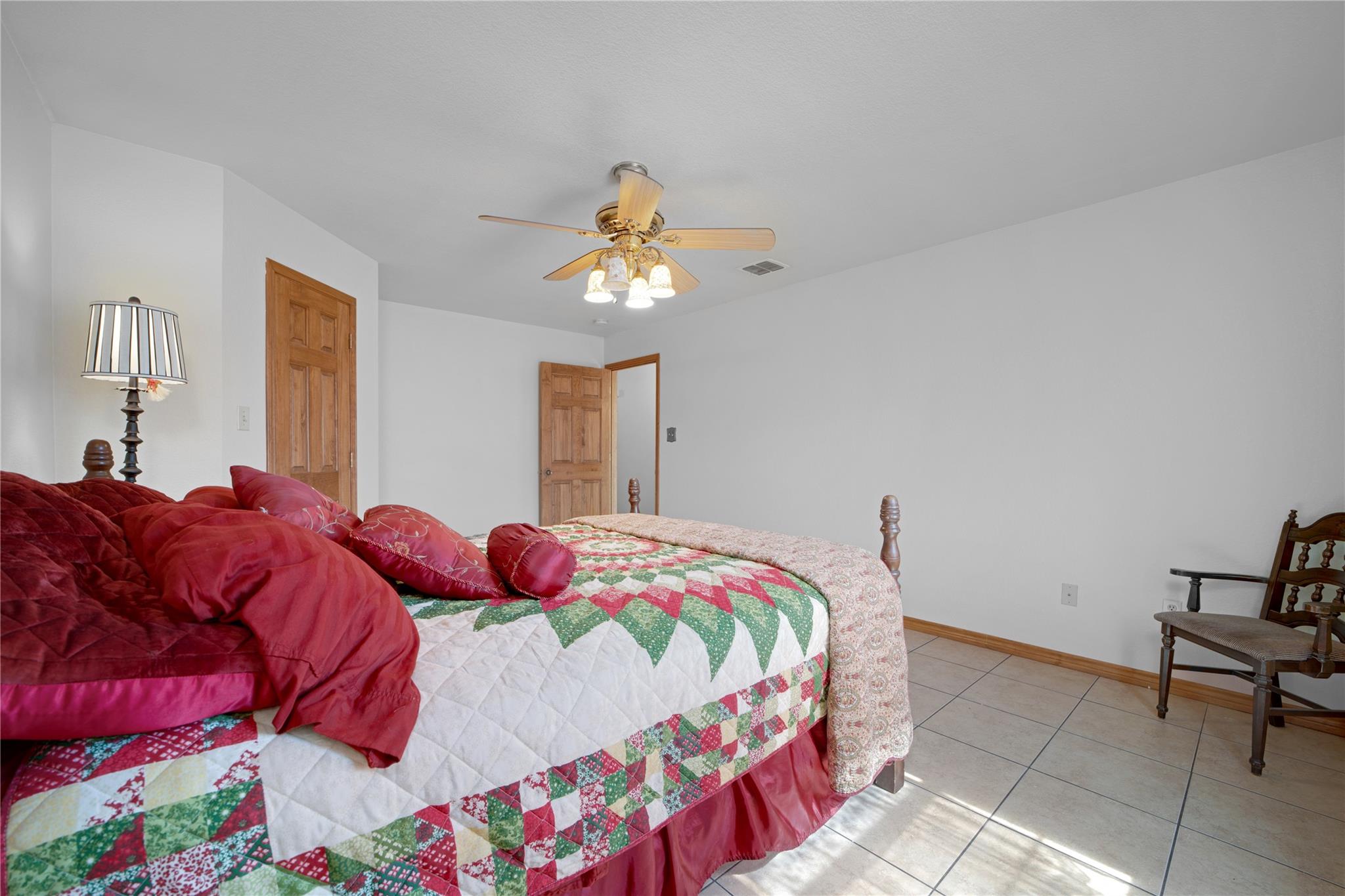 Image 19 of 37 For 14053 Huber Rd