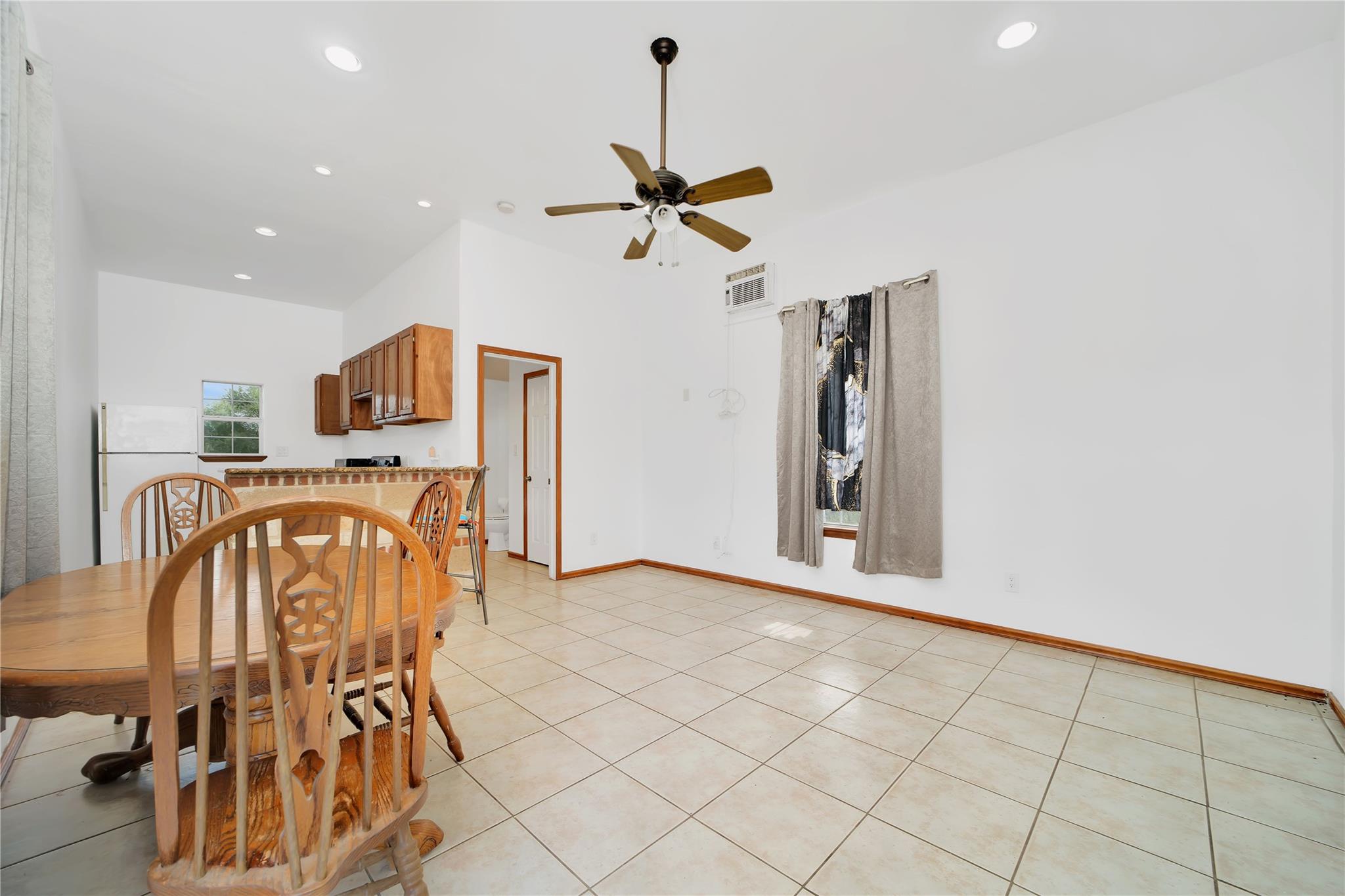 Image 32 of 37 For 14053 Huber Rd