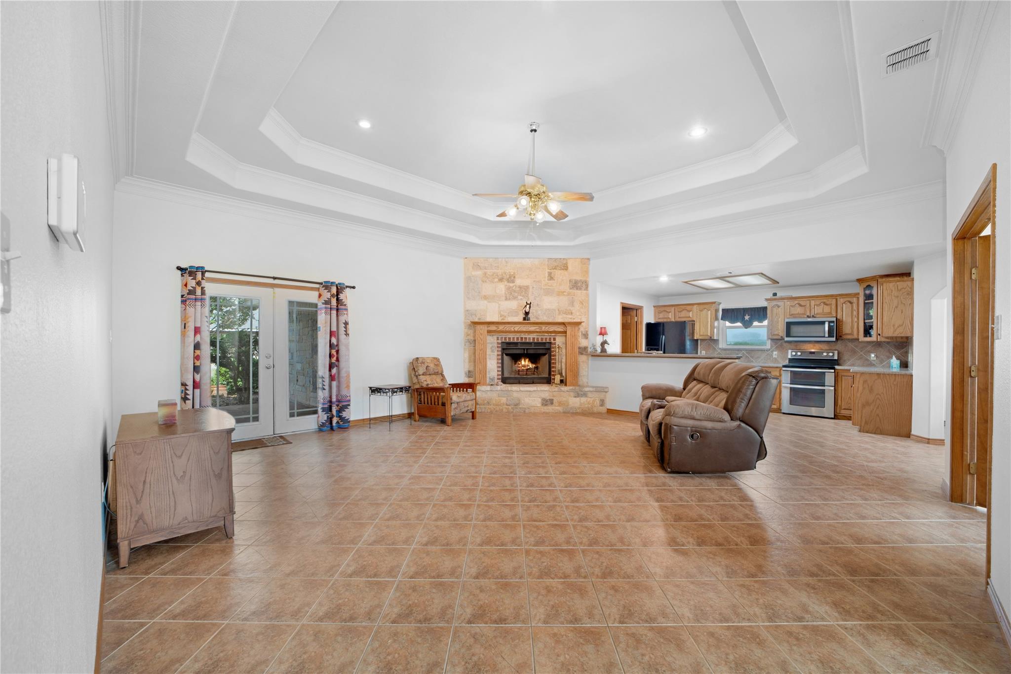 Image 4 of 37 For 14053 Huber Rd