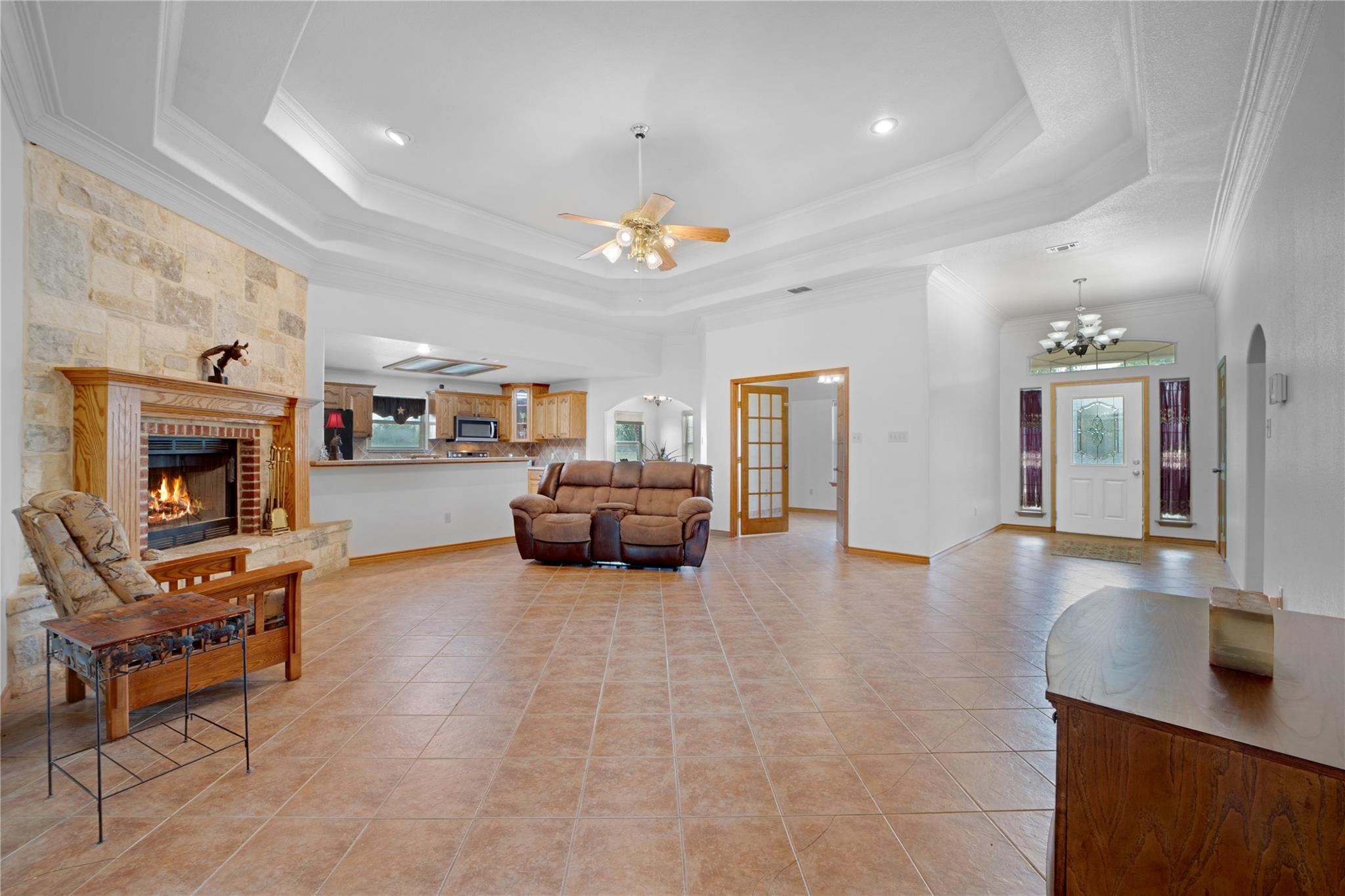 Image 5 of 37 For 14053 Huber Rd