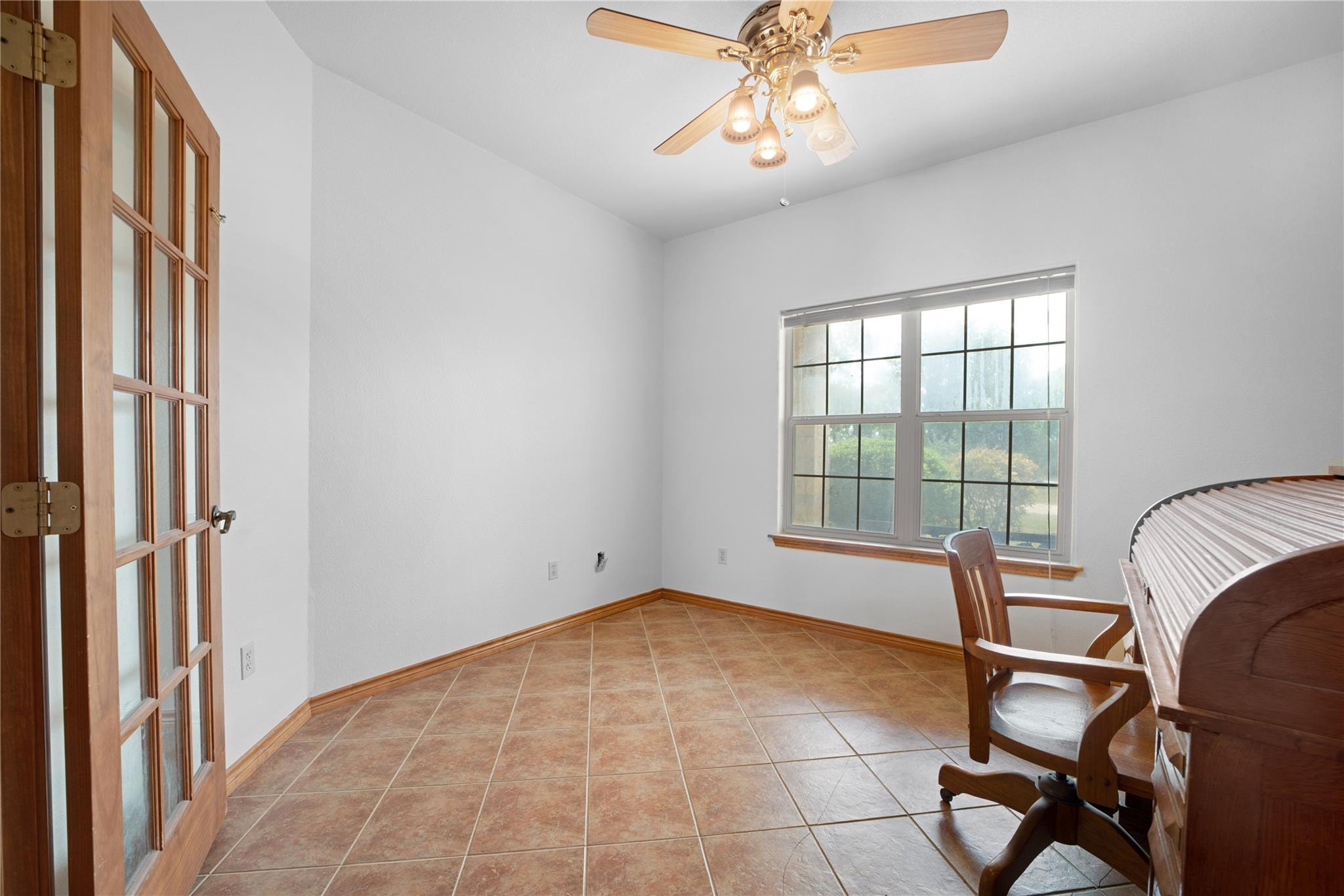 Image 7 of 37 For 14053 Huber Rd