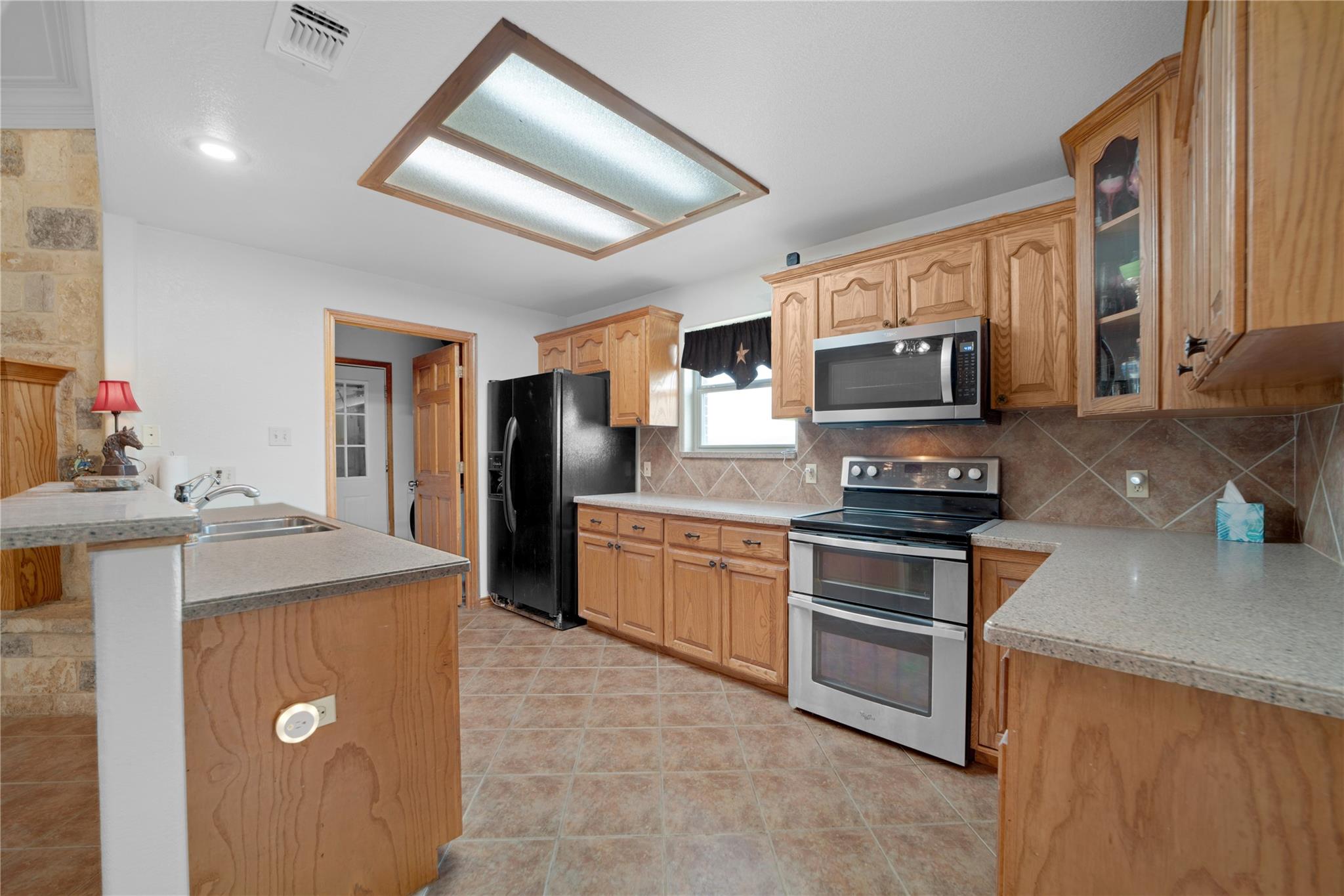 Image 8 of 37 For 14053 Huber Rd