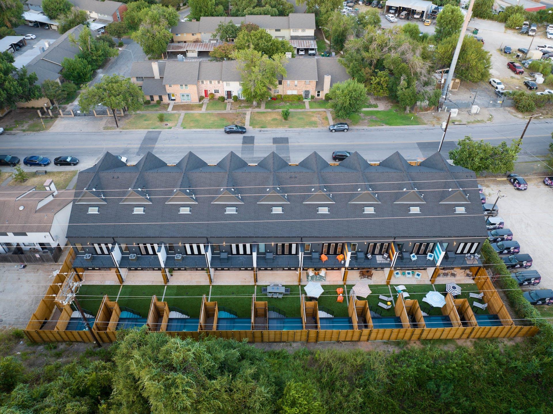 Image 2 of 9 For 7104 Creekside Dr