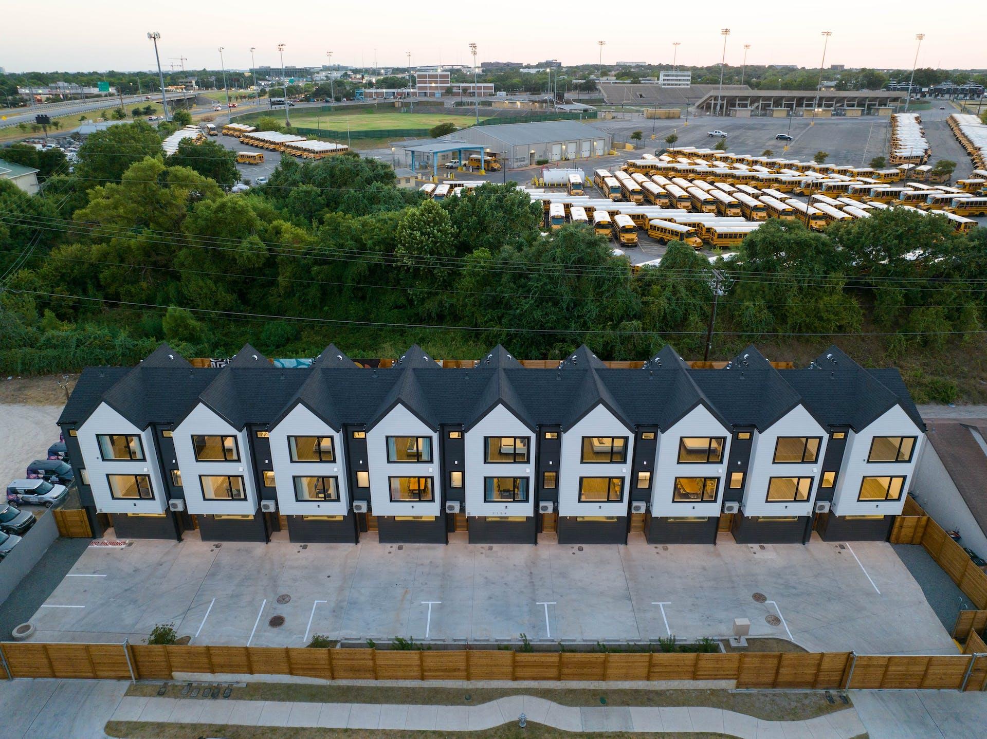 Image 5 of 9 For 7104 Creekside Dr