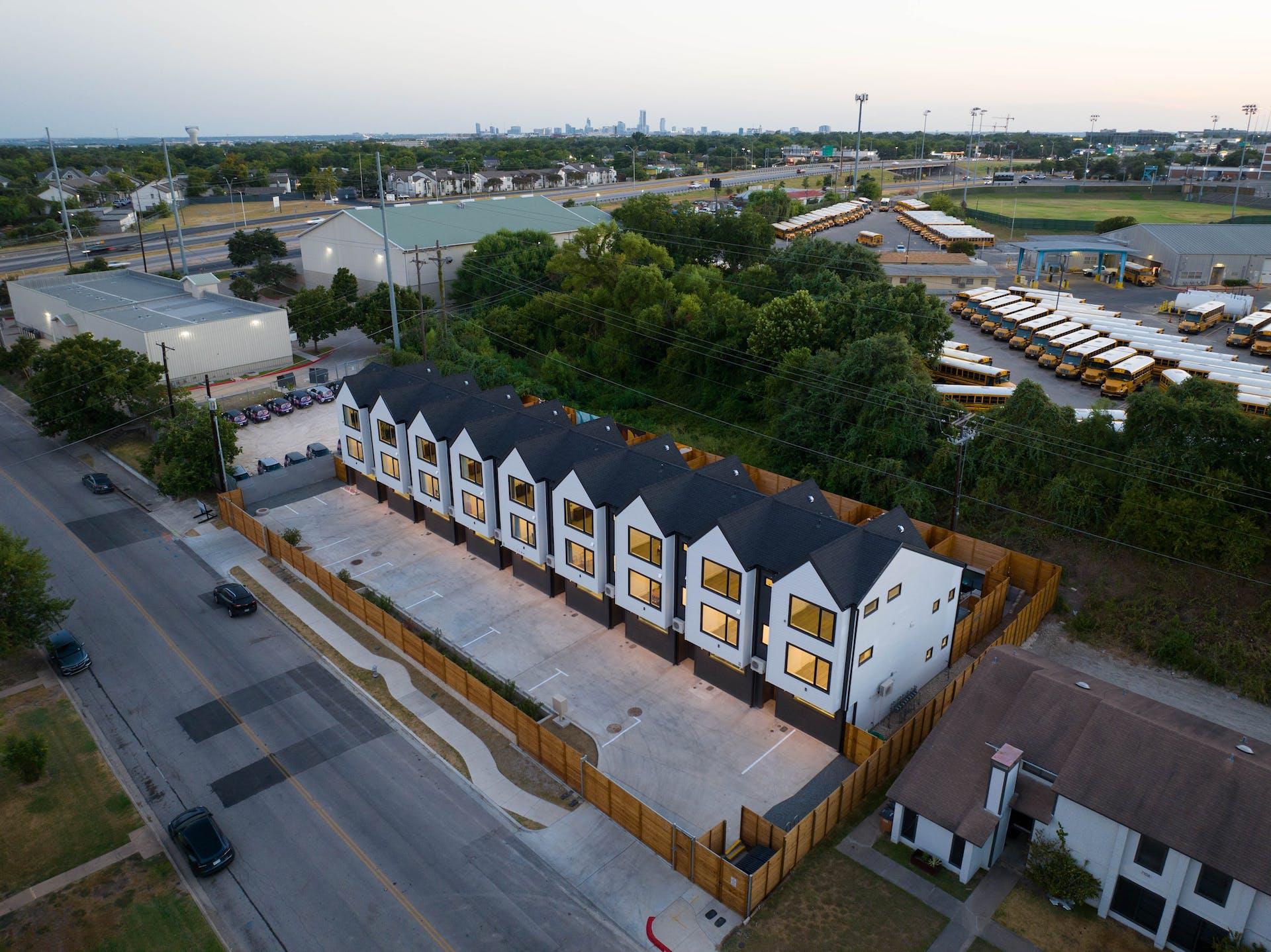 Image 7 of 9 For 7104 Creekside Dr