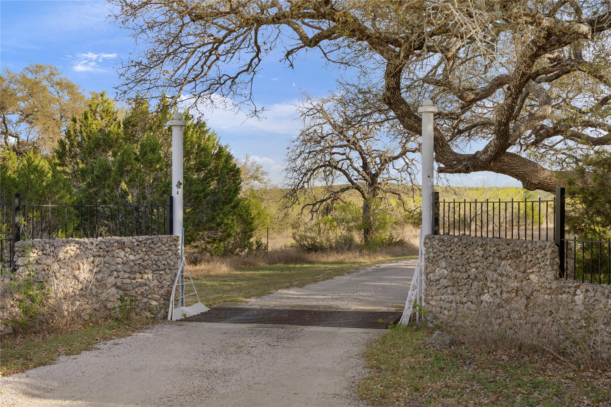 Image 13 of 39 For 892 Baird Ranch Rd