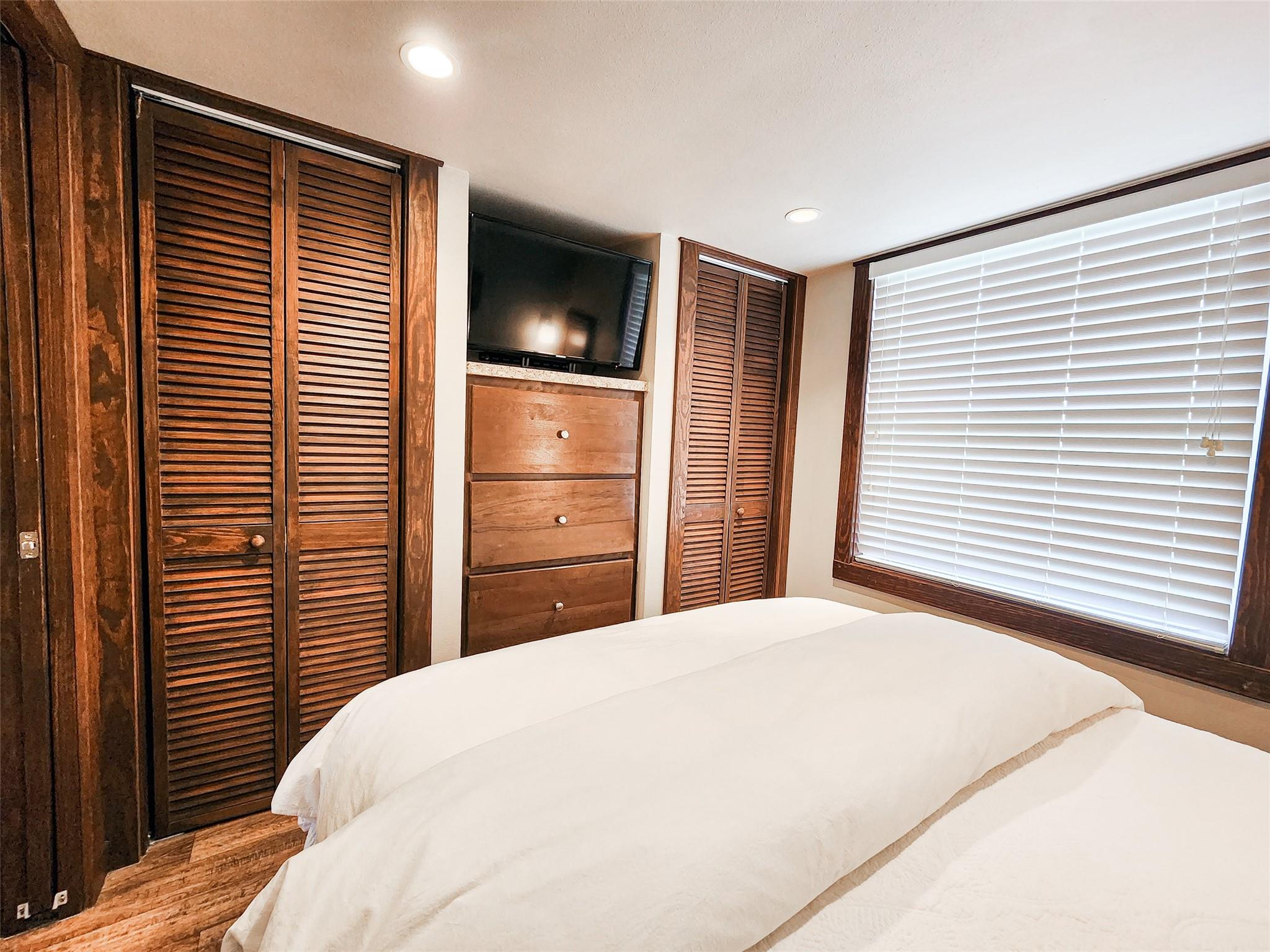 Image 13 of 24 For 276 Park Ave