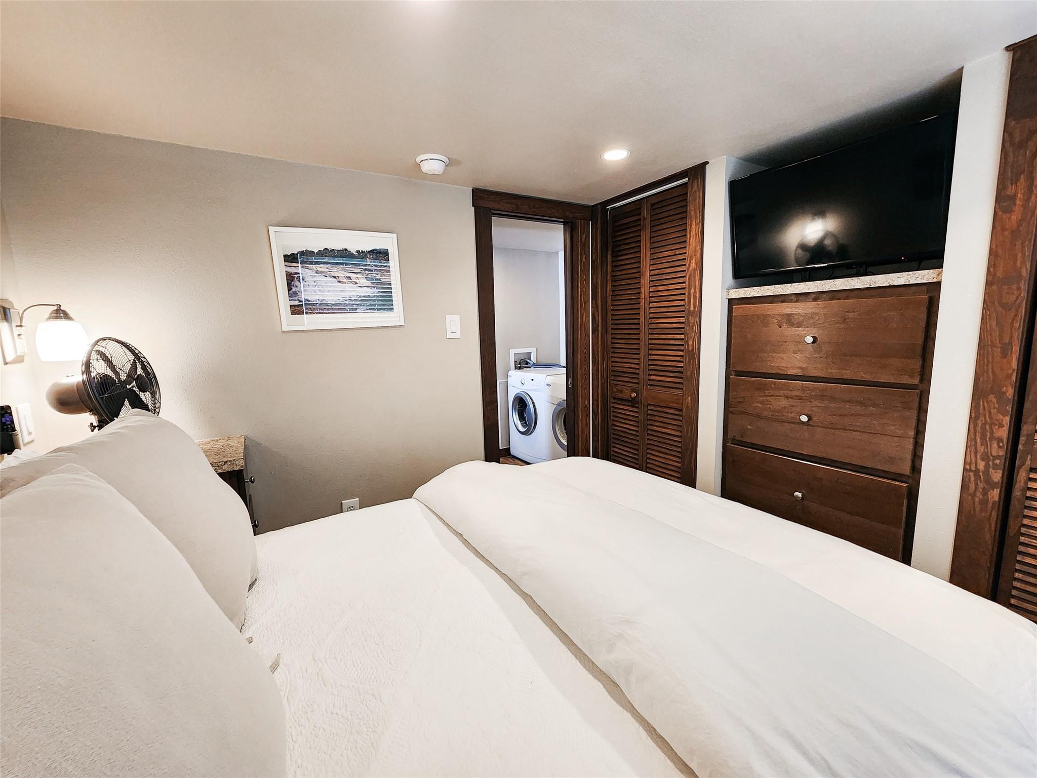 Image 14 of 24 For 276 Park Ave