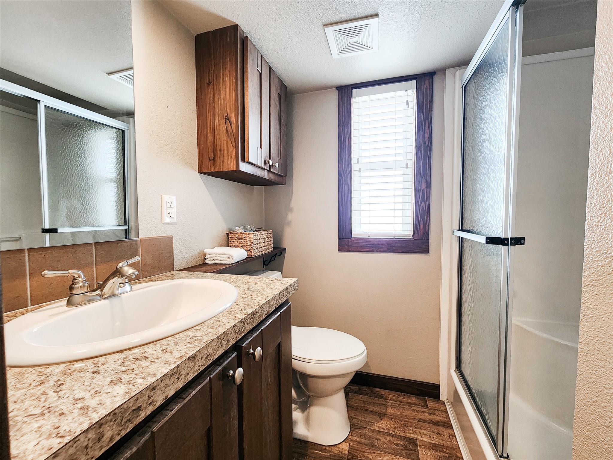 Image 18 of 24 For 276 Park Ave