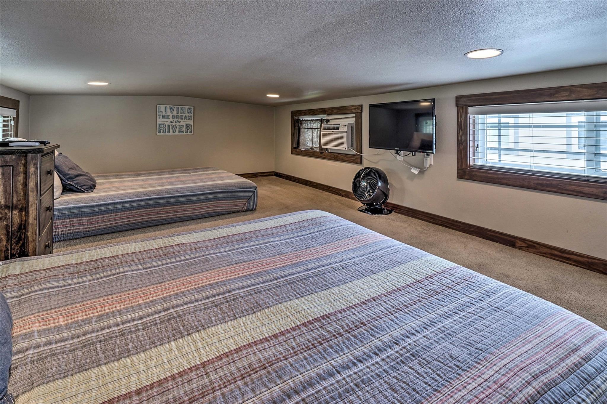 Image 19 of 24 For 276 Park Ave