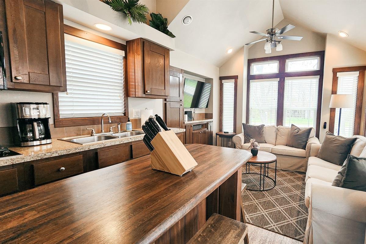 Image 3 of 24 For 276 Park Ave