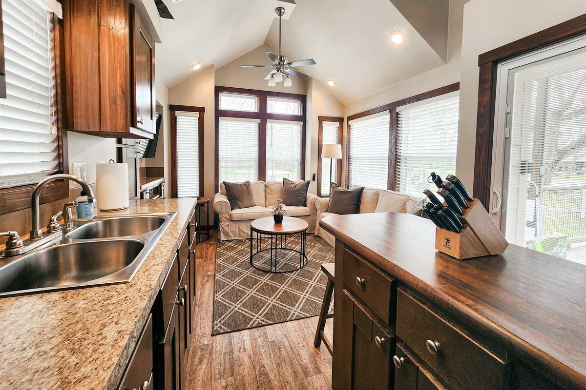 Image 4 of 24 For 276 Park Ave