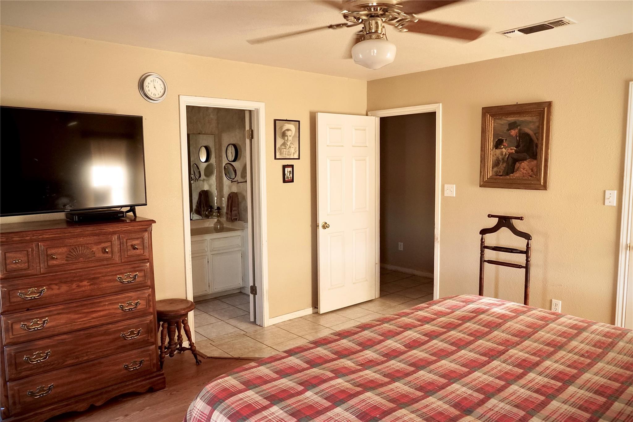 Image 32 of 40 For 1375 Cr 320  