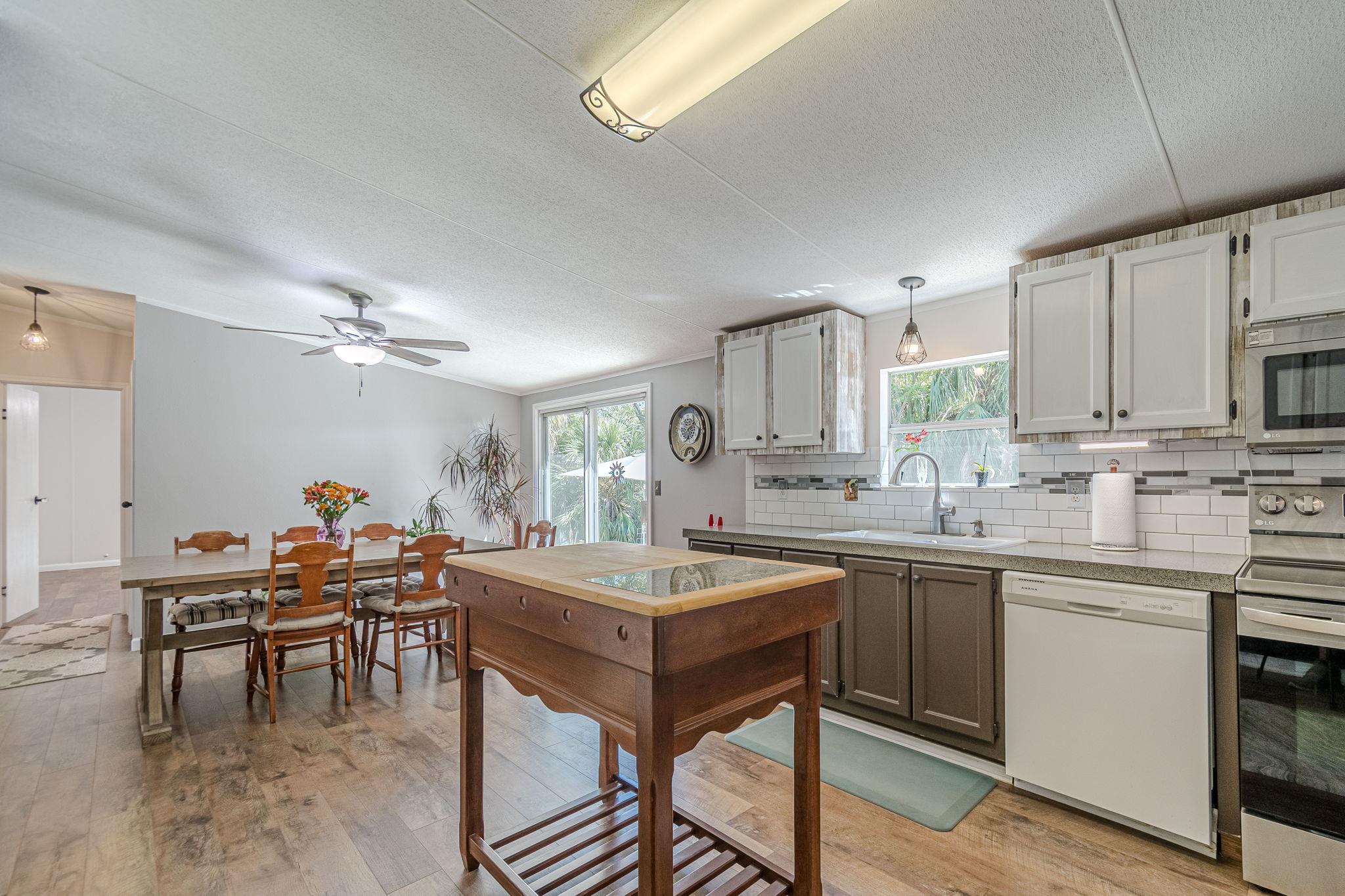 Image 19 of 35 For 384 Placid Cove Dr