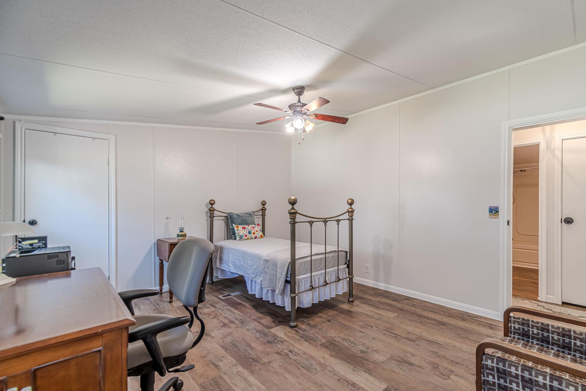 Image 27 of 35 For 384 Placid Cove Dr