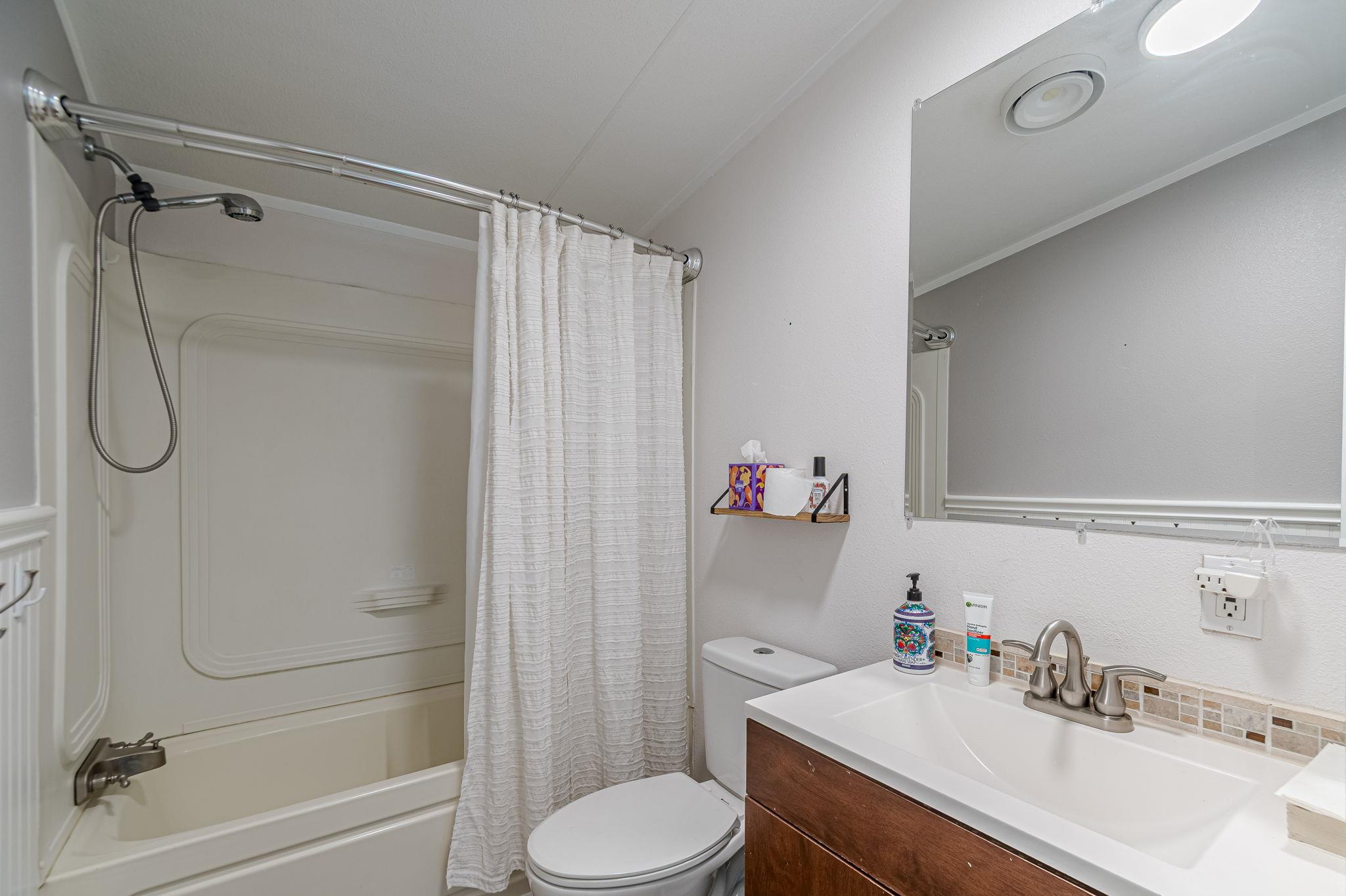 Image 28 of 35 For 384 Placid Cove Dr