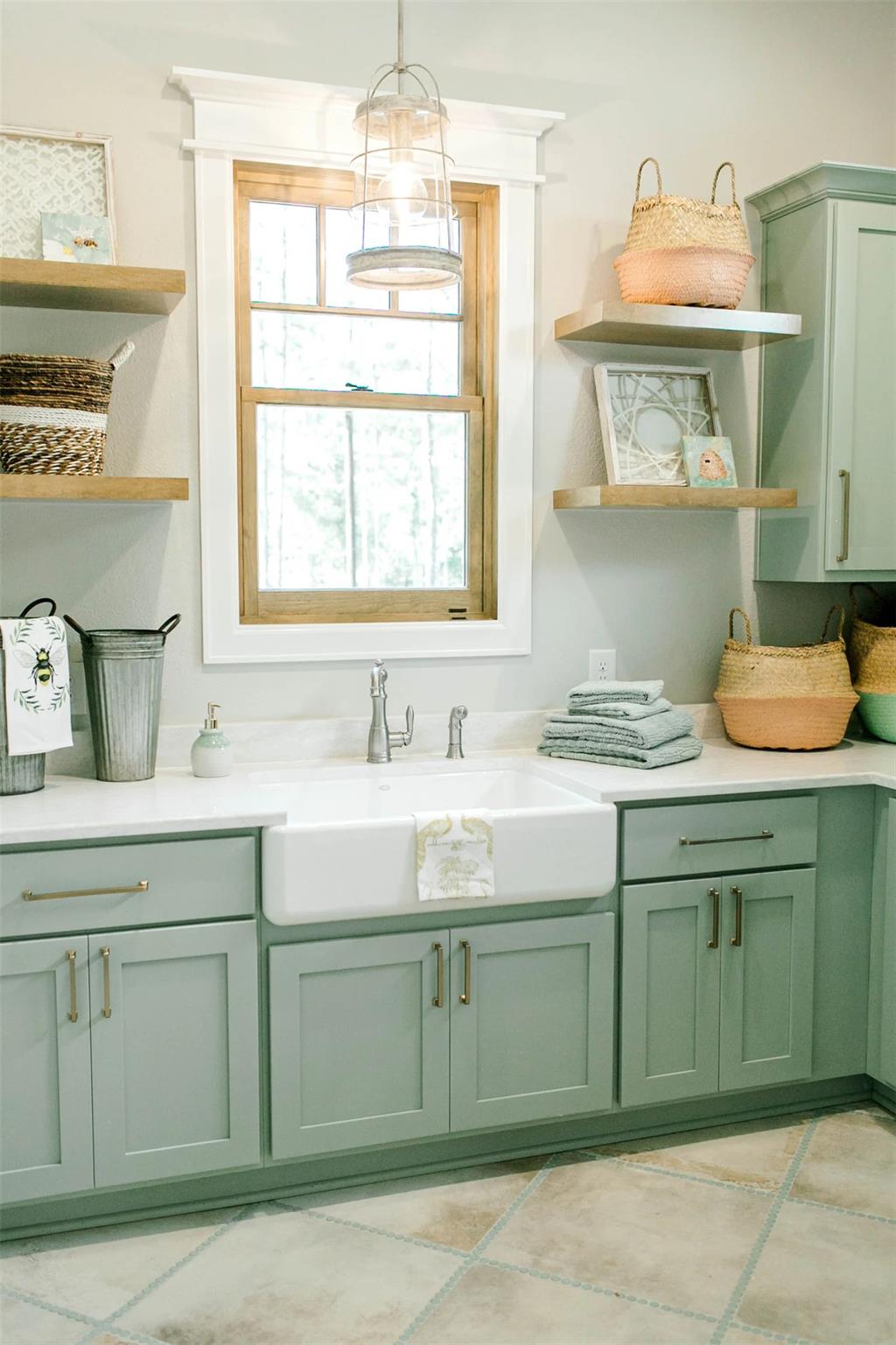 Image 33 of 40 For 322 Lookout Rdg