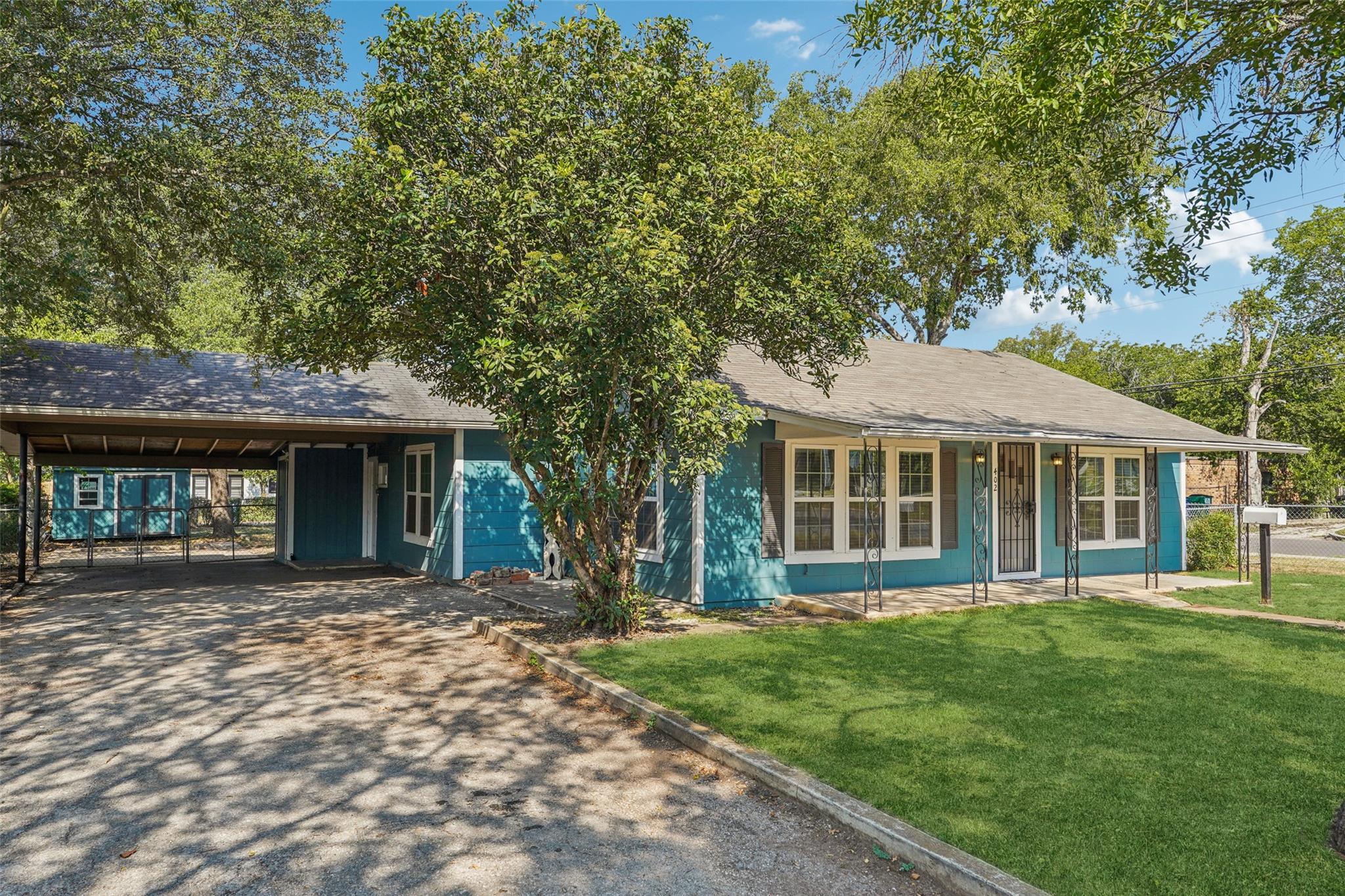 Details for 402 Burges St, Seguin, TX 78155