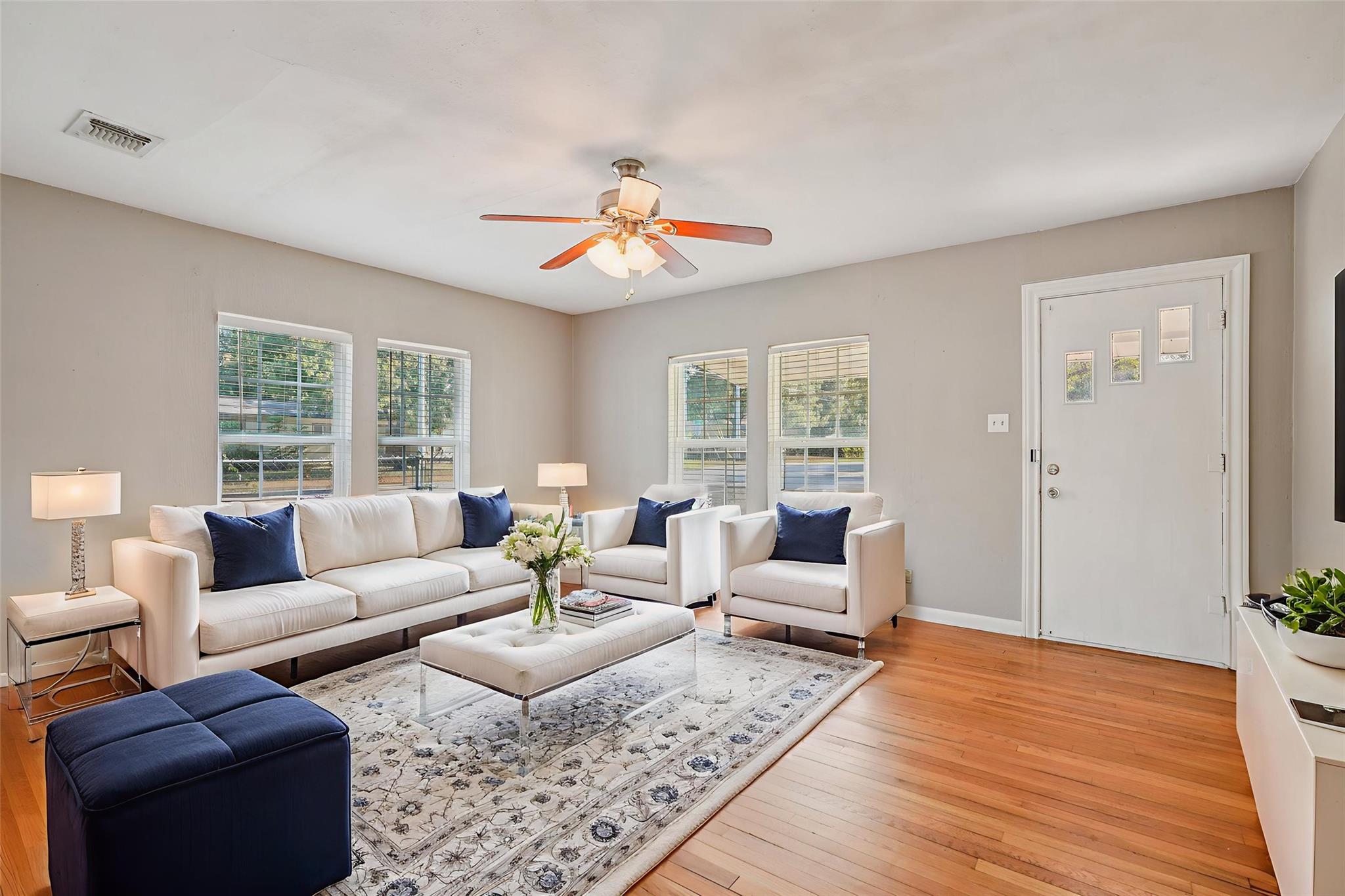 Image 2 of 40 For 402 Burges St