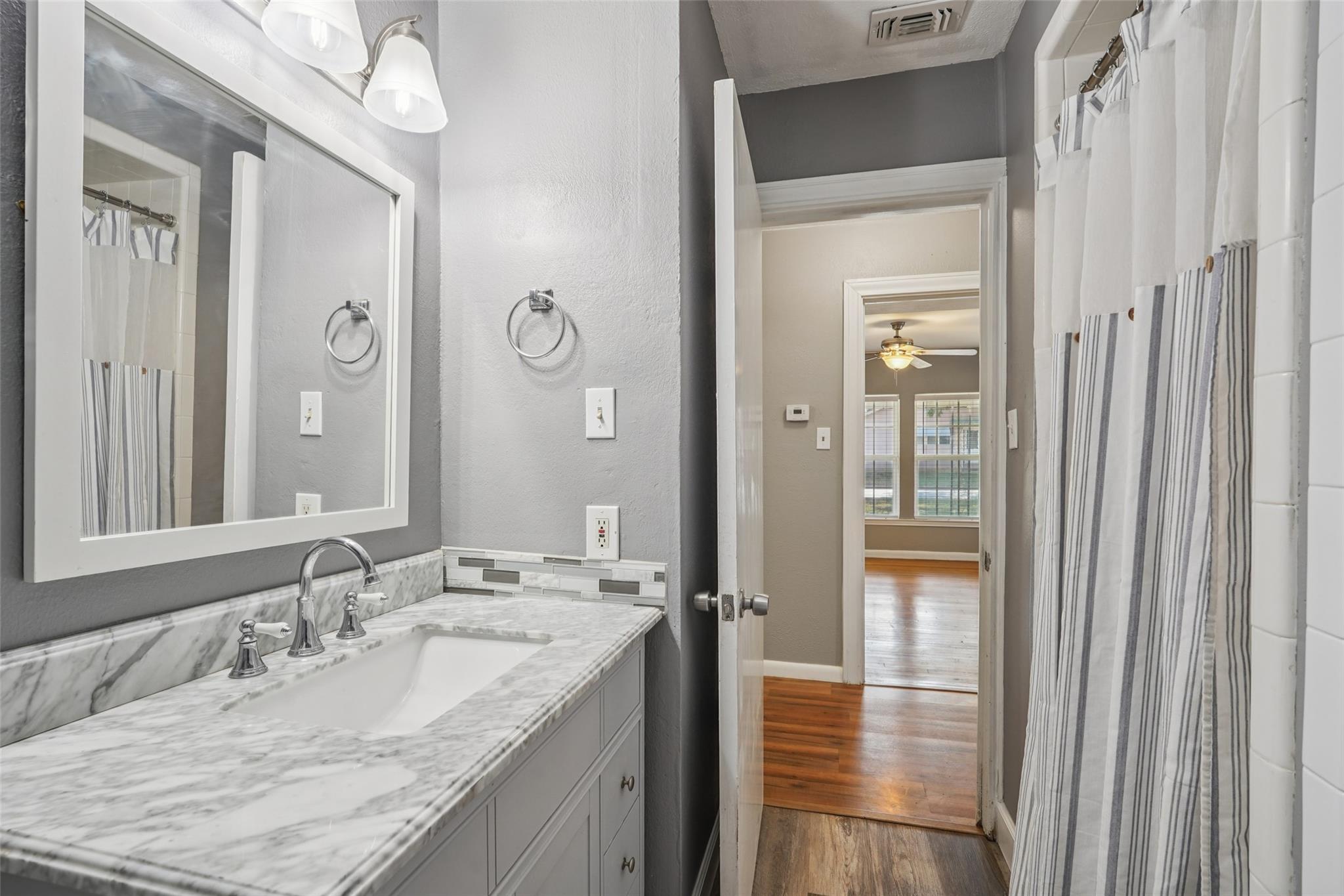 Image 24 of 40 For 402 Burges St