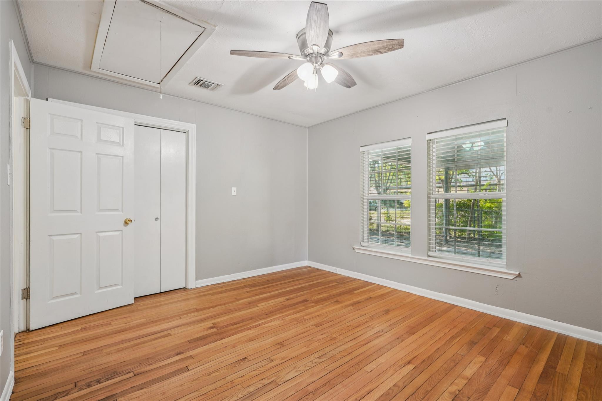 Image 30 of 40 For 402 Burges St